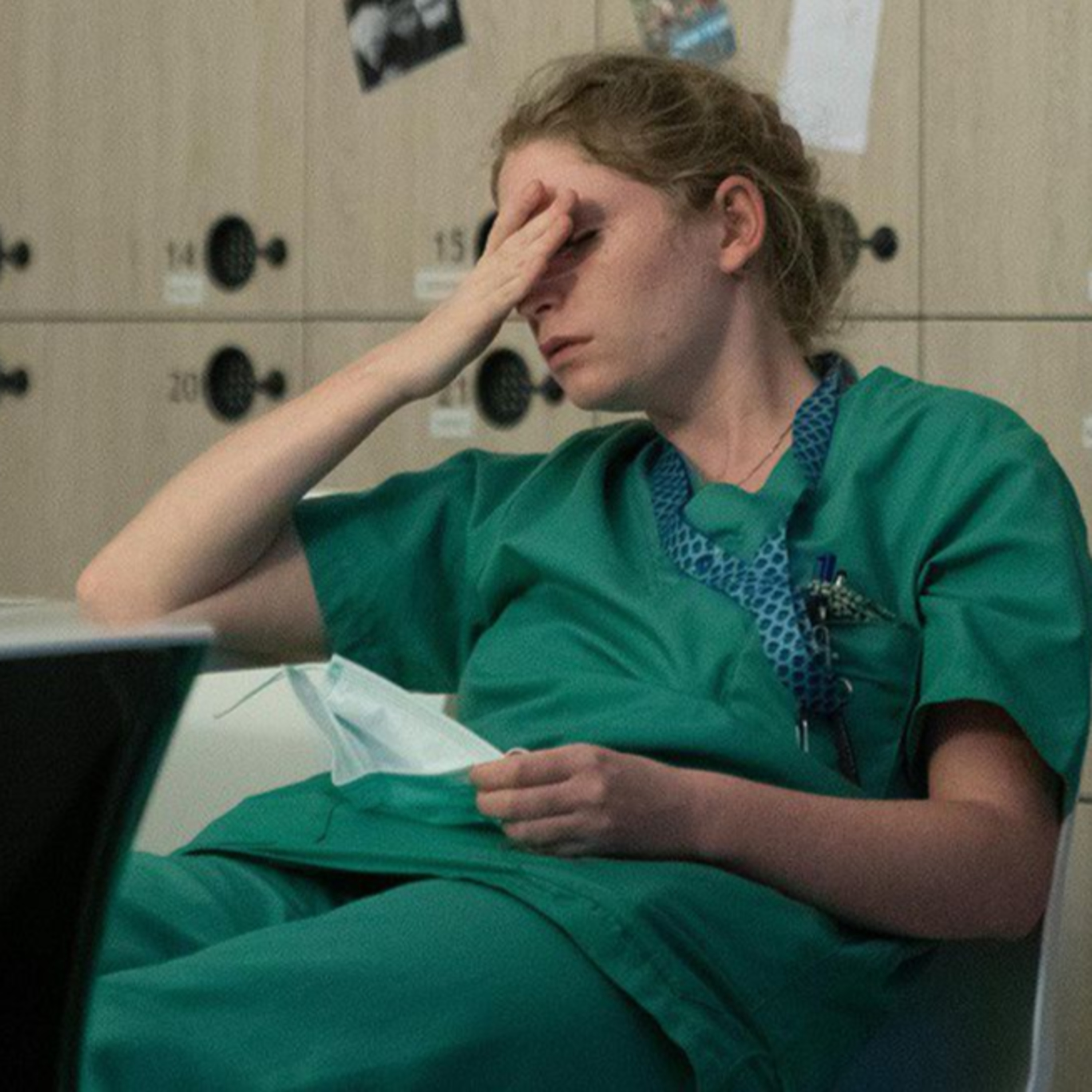 Les répercutions traumatiques de l'Etat de guerre sur le personnel soignant et les endeuillés. Avec Hélène Romano psychothérapeute.