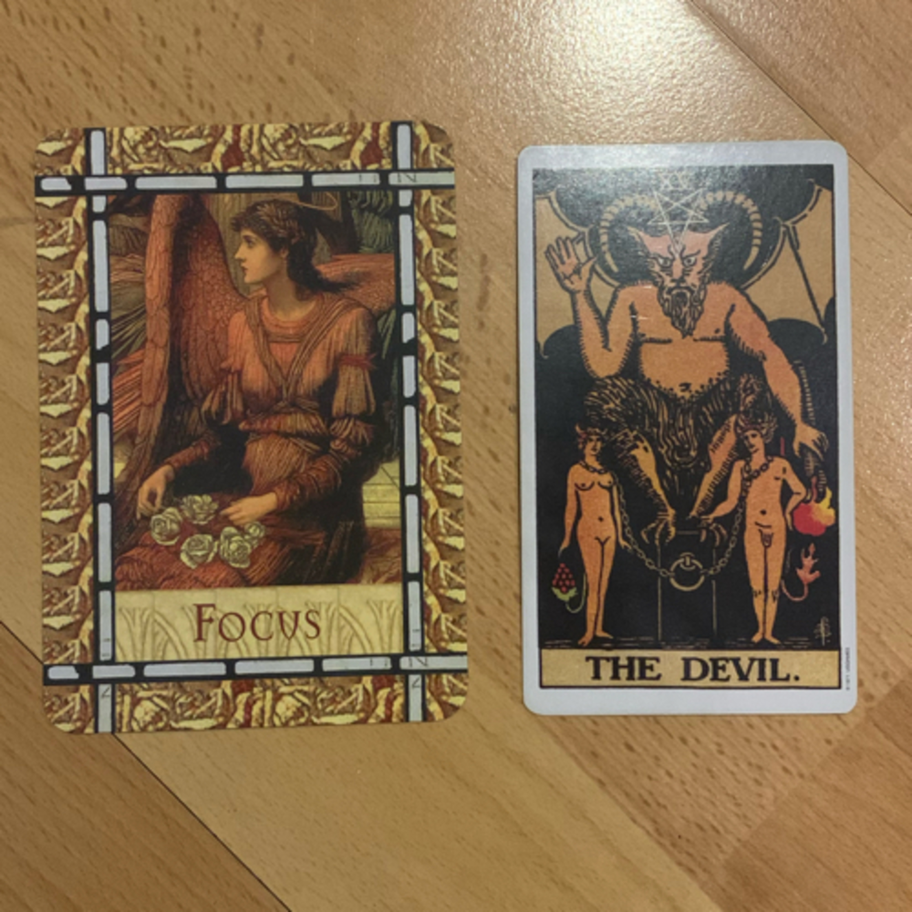 Daily tarot & oracle cards 😊