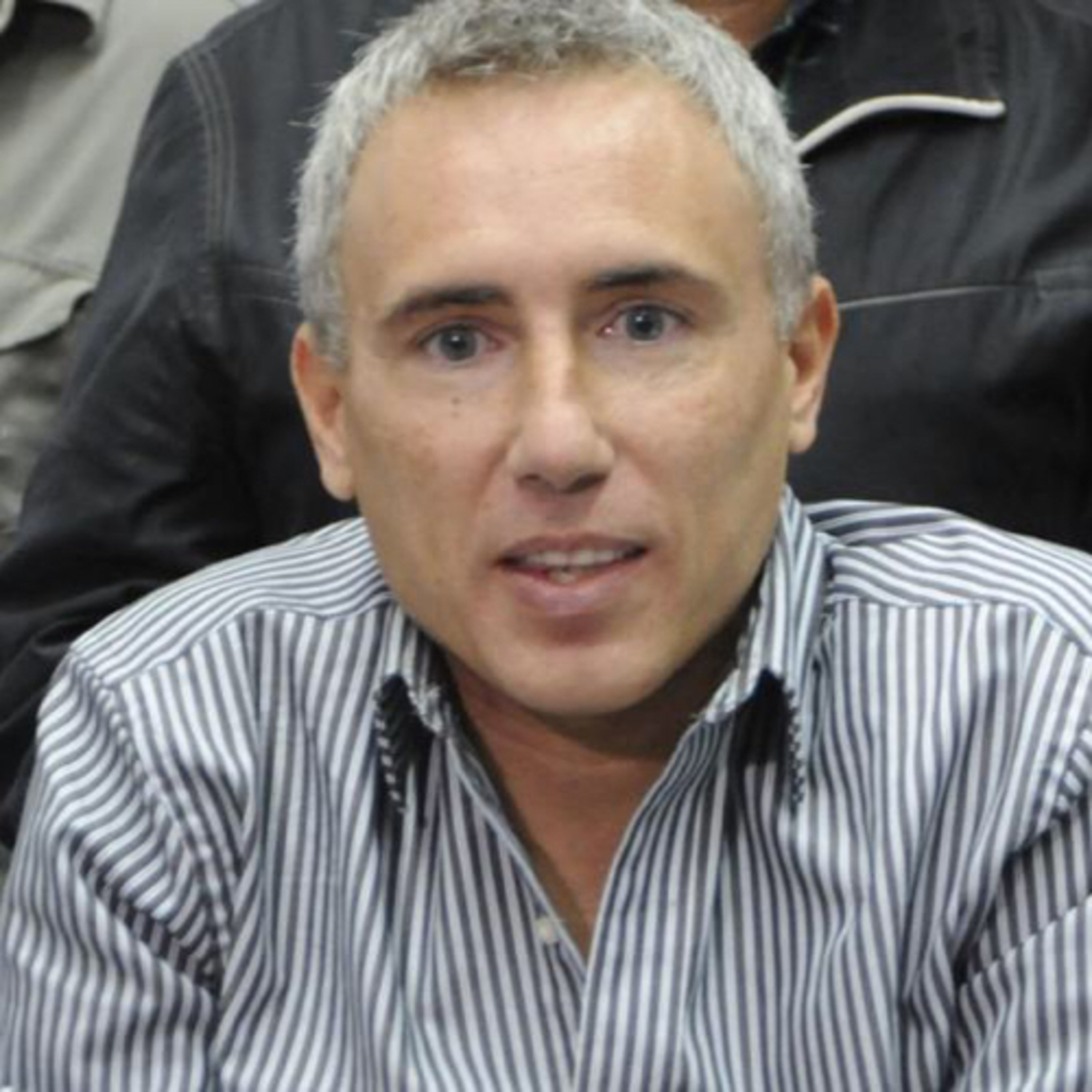 PONIENDO NEGRO SOBRE BLANCO