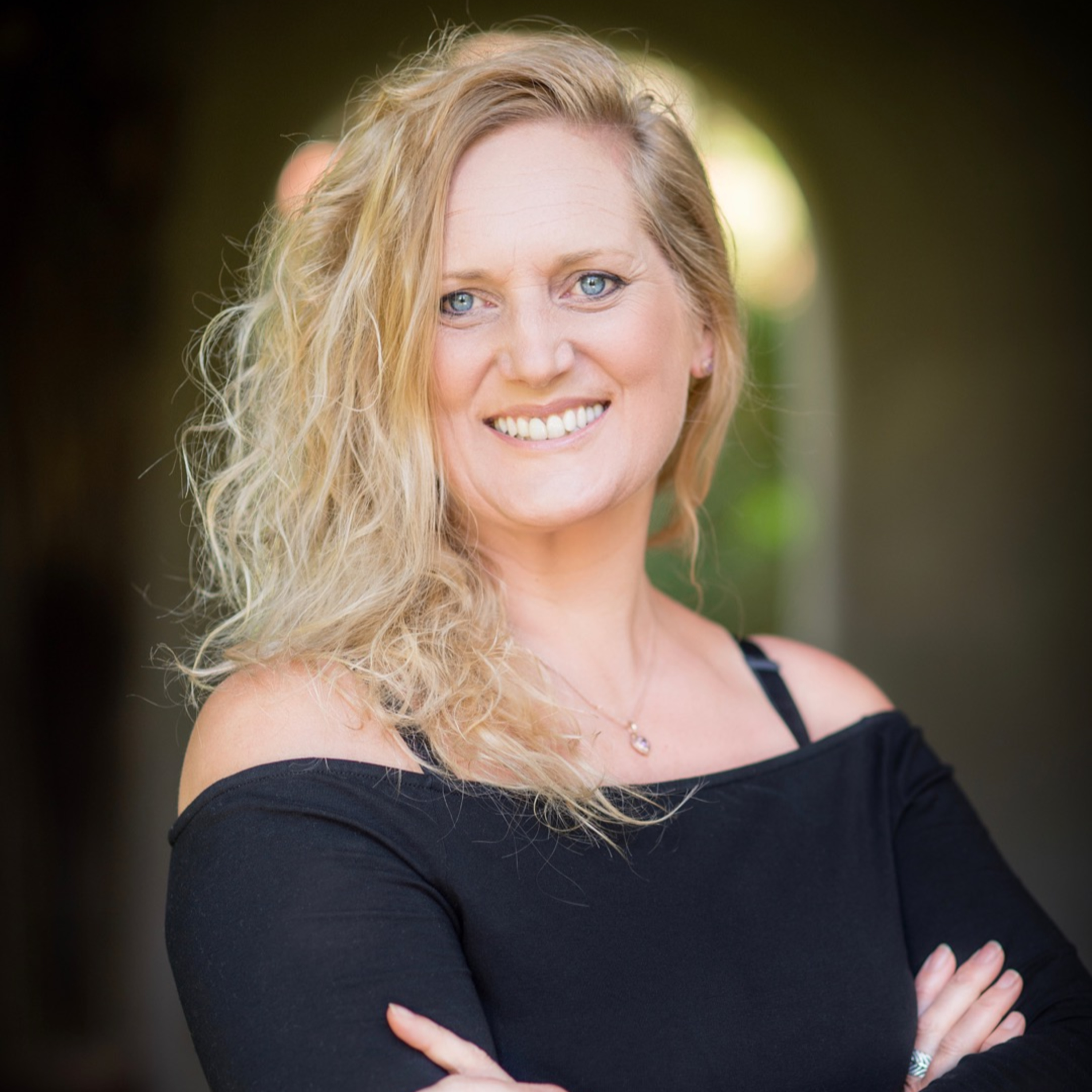 Episode 35: Clare Louise - Creative Leadership Coach - Part 1: Bringing Out Creativity in People, and Making a Difference episode artwork