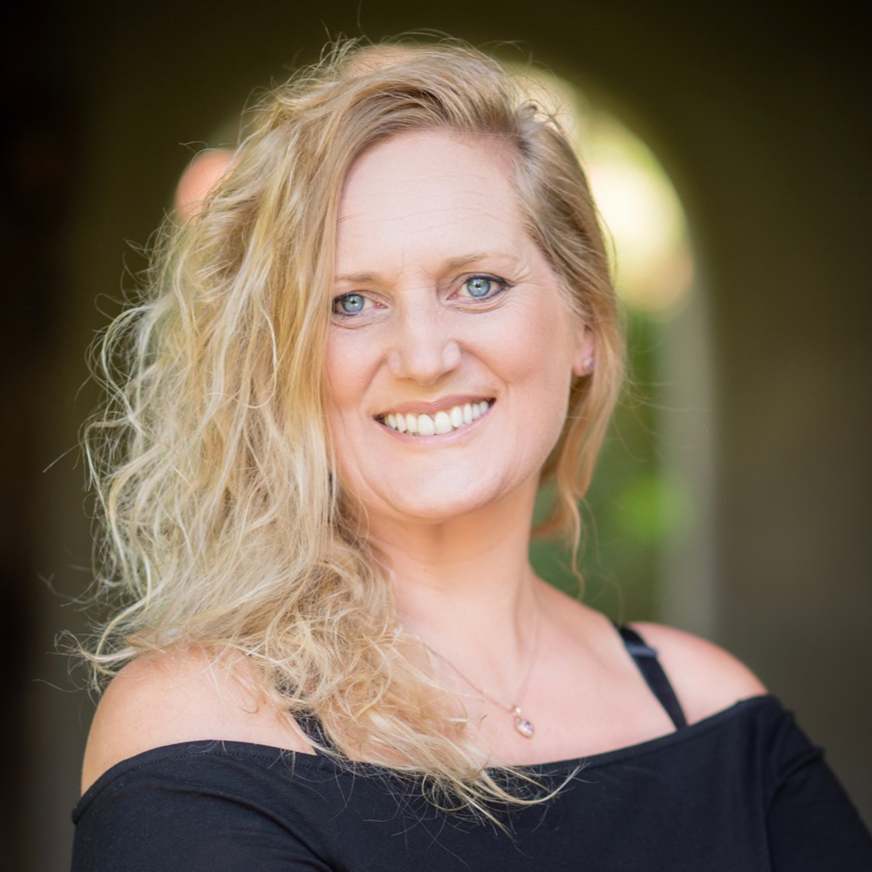 Episode 39: Clare Louise - Creative Leadership Coach - Part 3: Discussing Life During the Covid-19 Lockdowns episode artwork