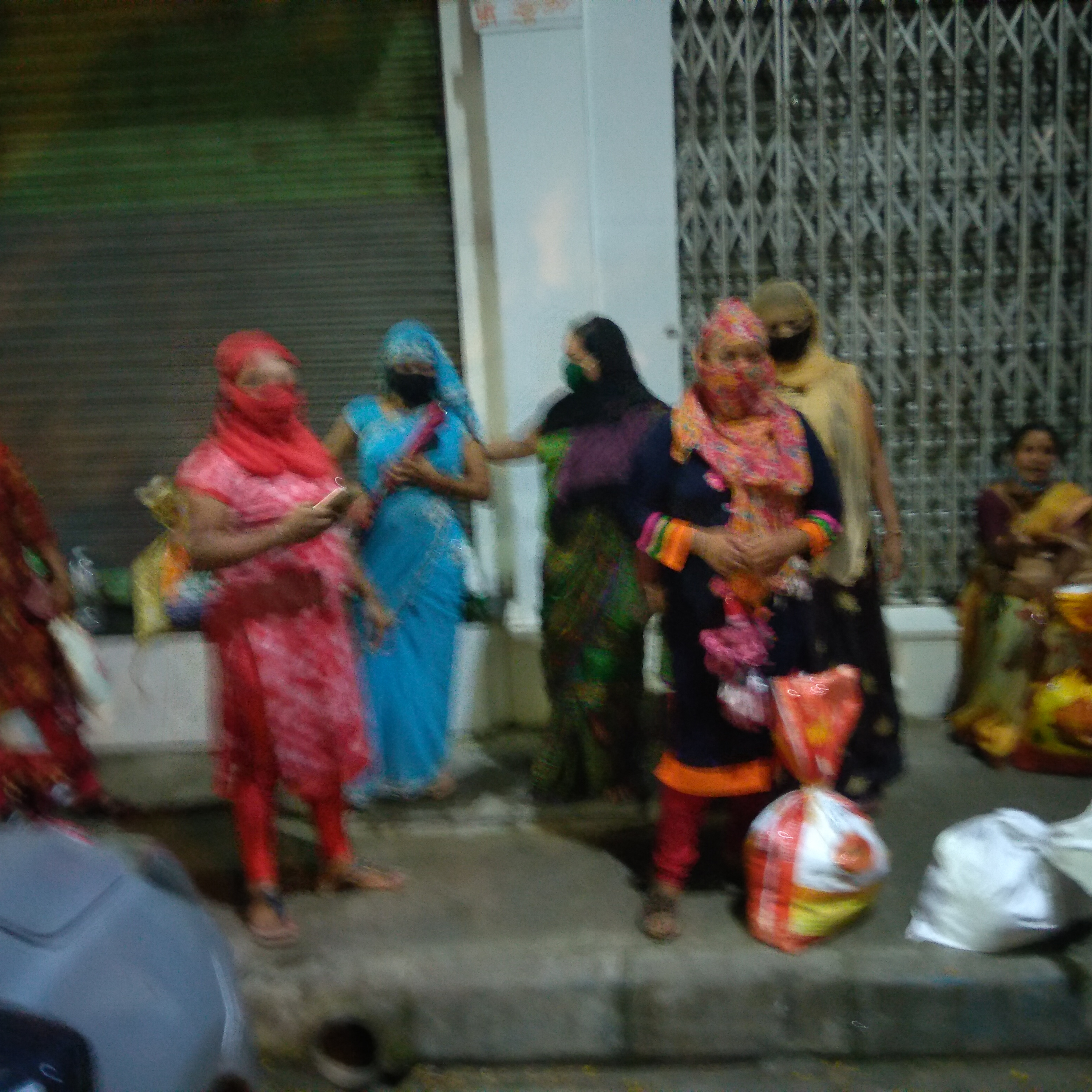Roadside Encounters with Humanity - Lockdown !