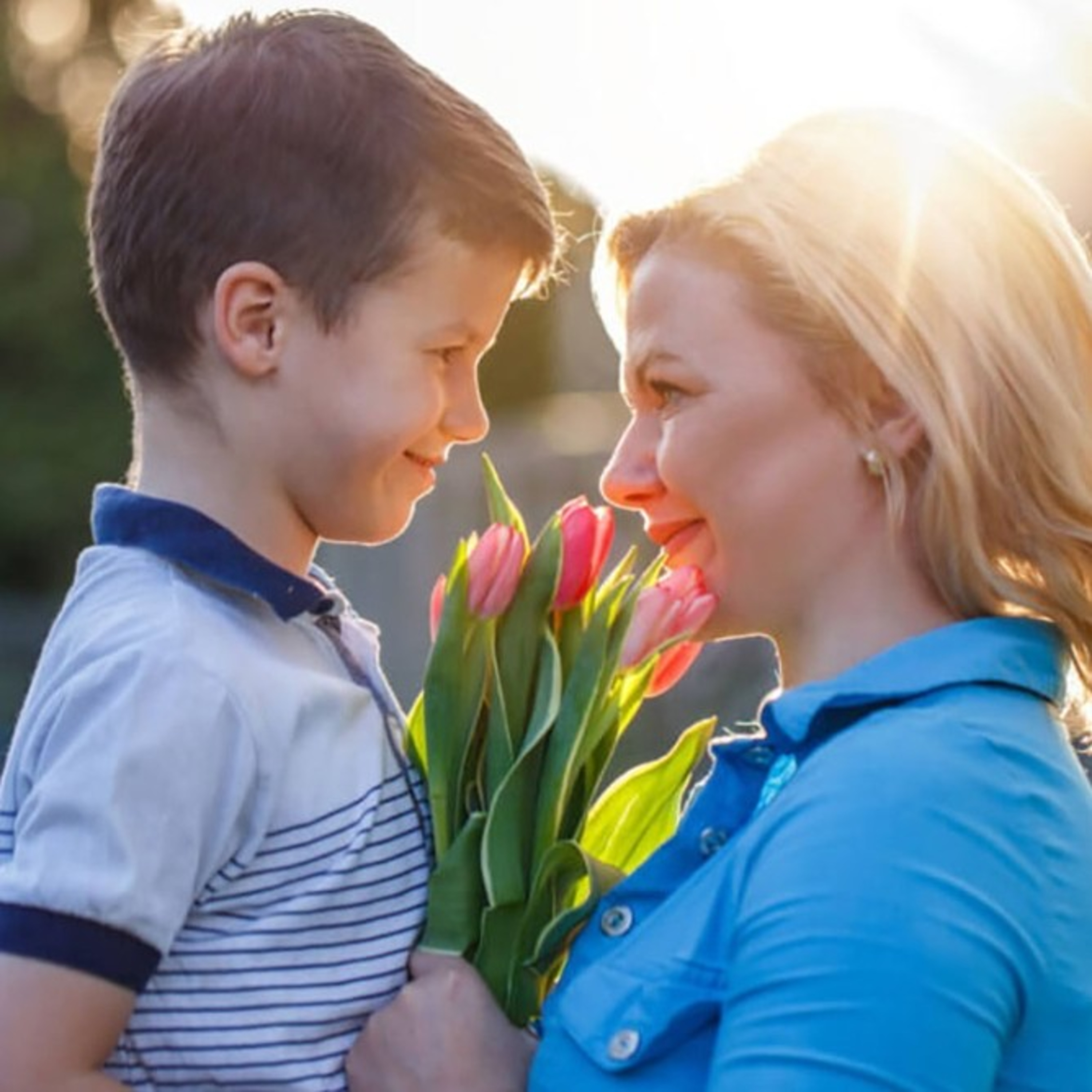 کلید آزادی پسران زیر بالش مادران آنهاست.