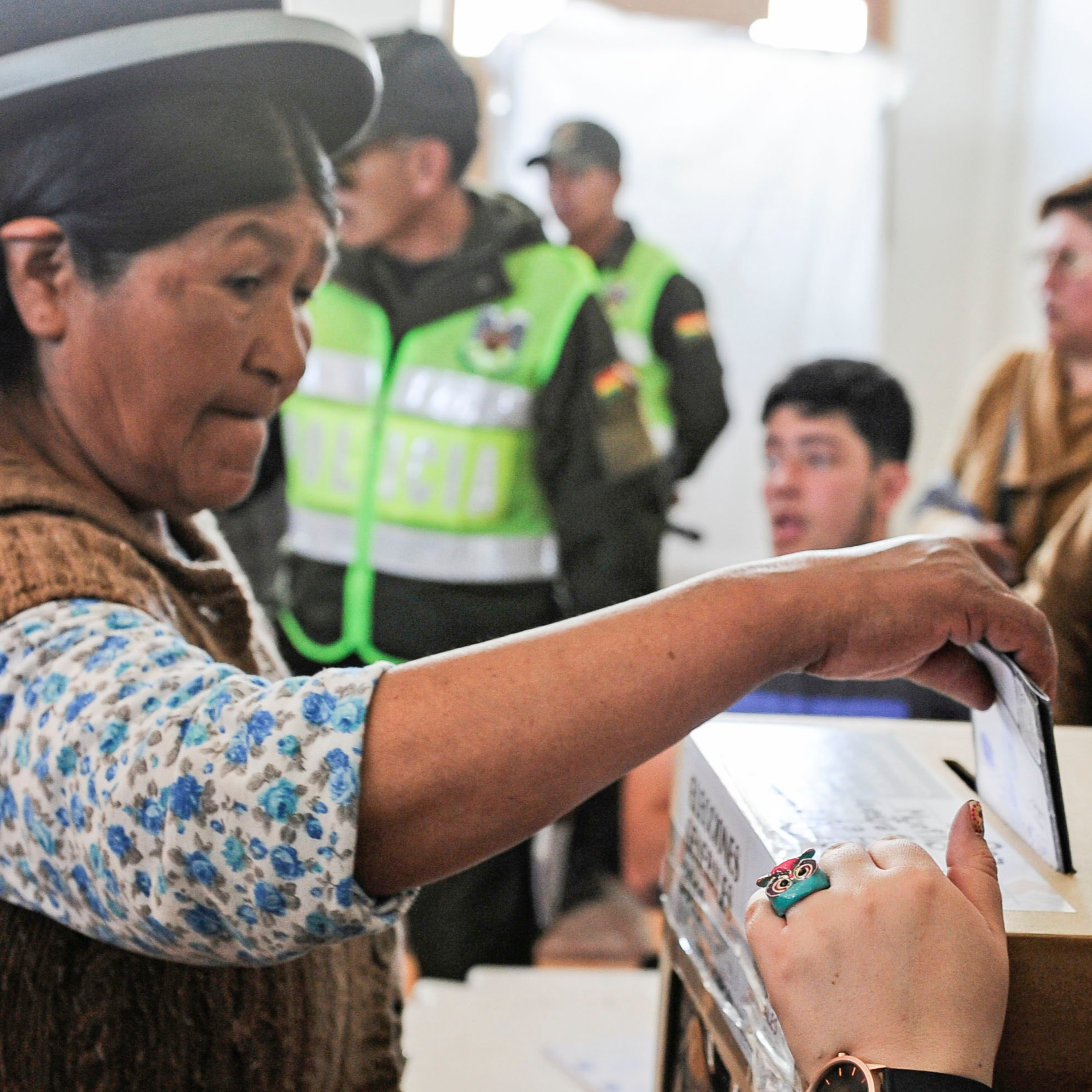 Elecciones de Bolivia, entre la ultraderecha y la izquierda liberal episode artwork