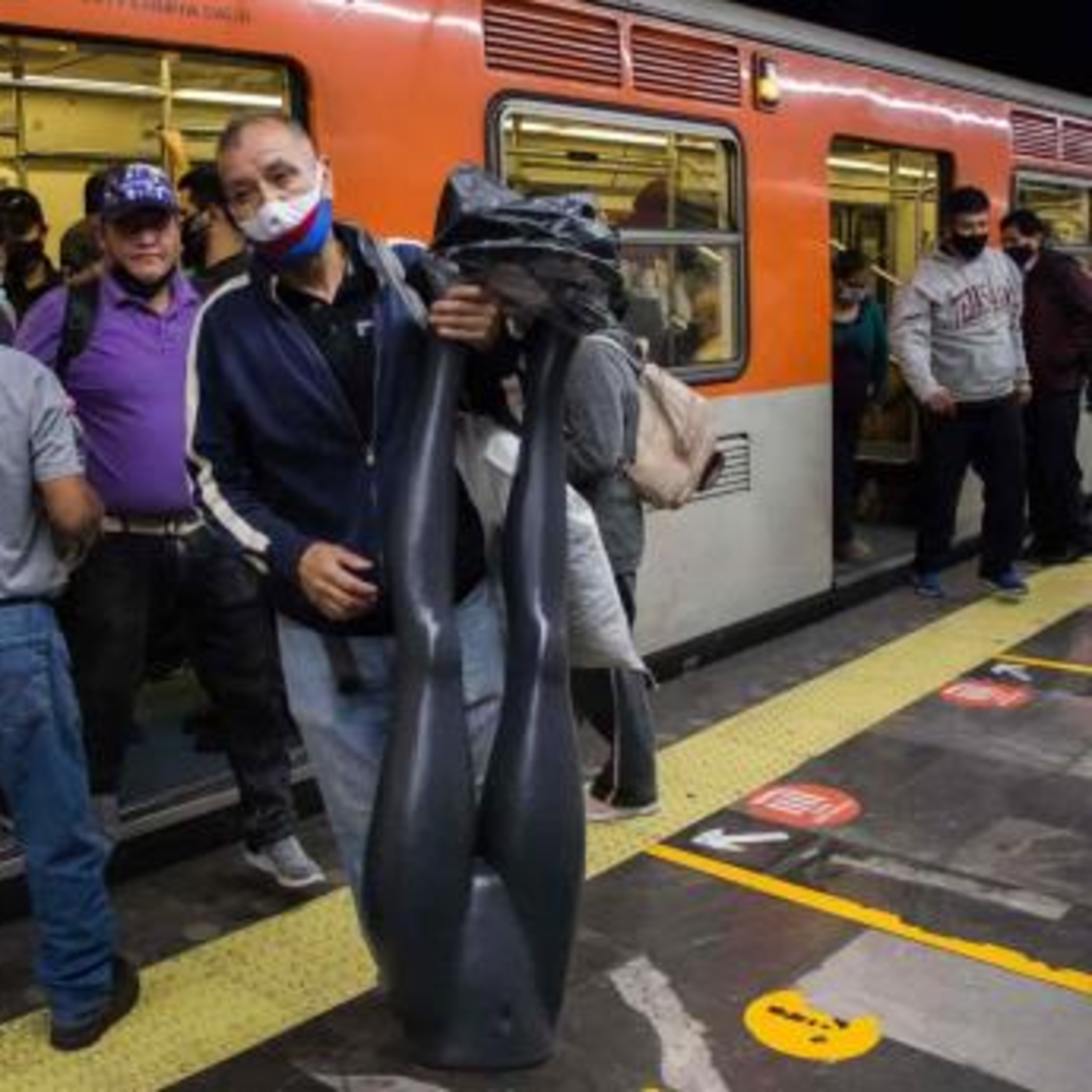 México registró en las últimas 24 horas 9 mil 187 nuevos casos y 303 muertes por COVID-19.  episode artwork