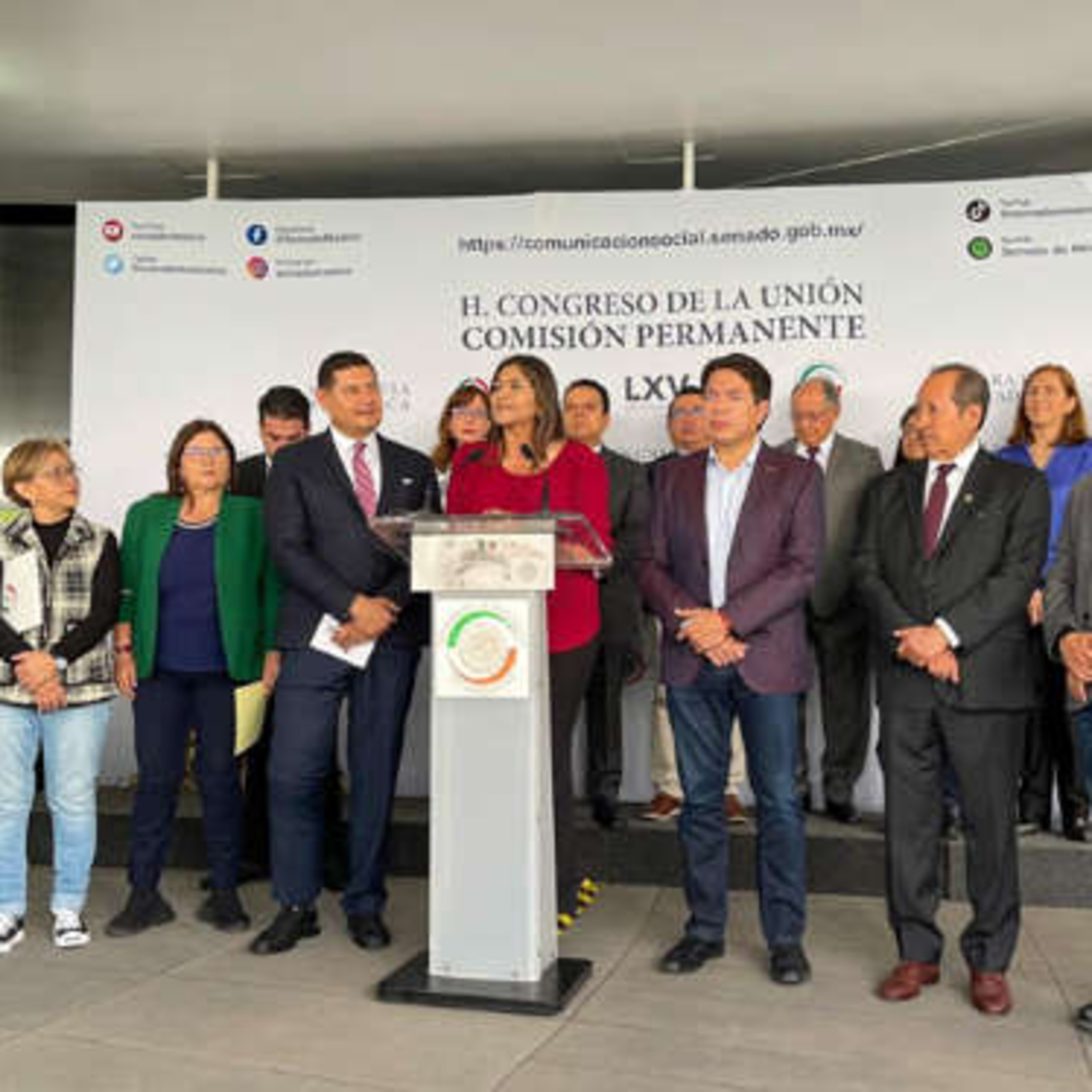 LAS INDISPENSABLES: El PAN denuncia ante el INE a Mario Delgado, a legisladores de Morena y a su candidata en Aguascalientes por uso indebido del Senado. 26 MAYO 2022 episode artwork