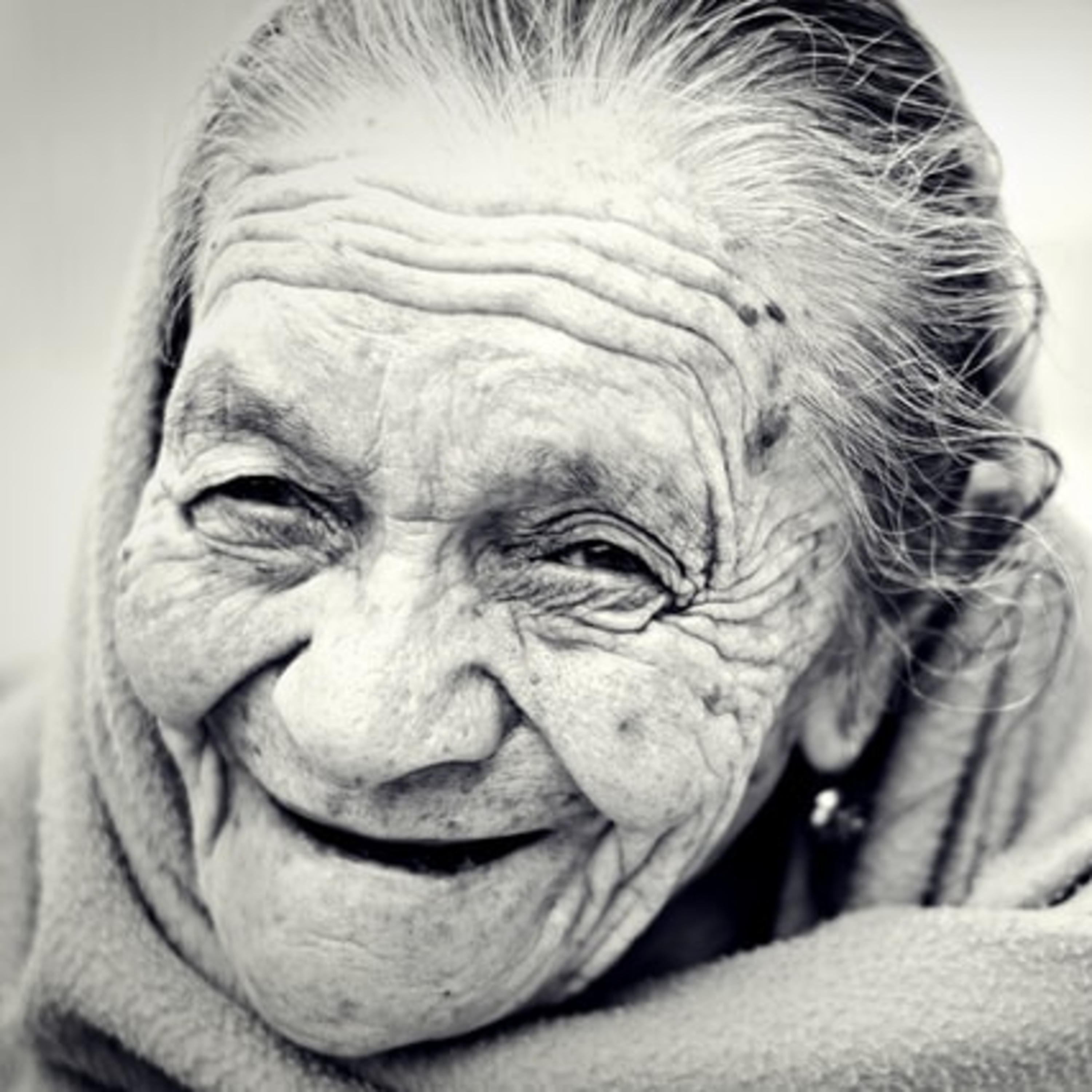 عايشة راجل