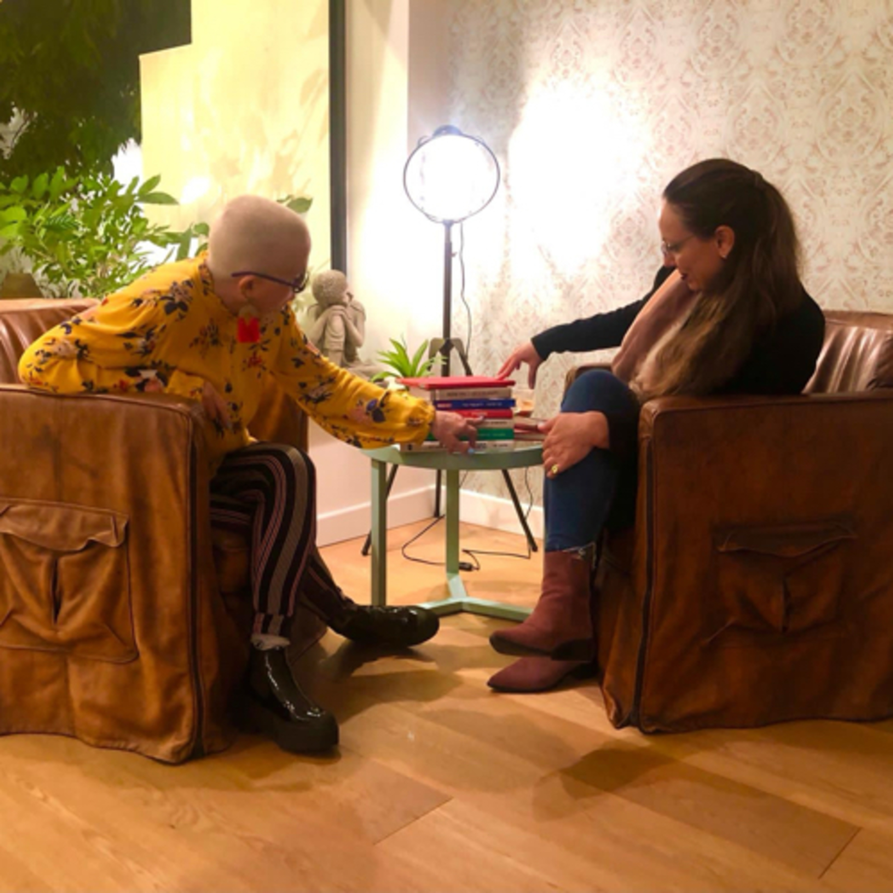 אורחים בכפכפים אורית וולף מארחת