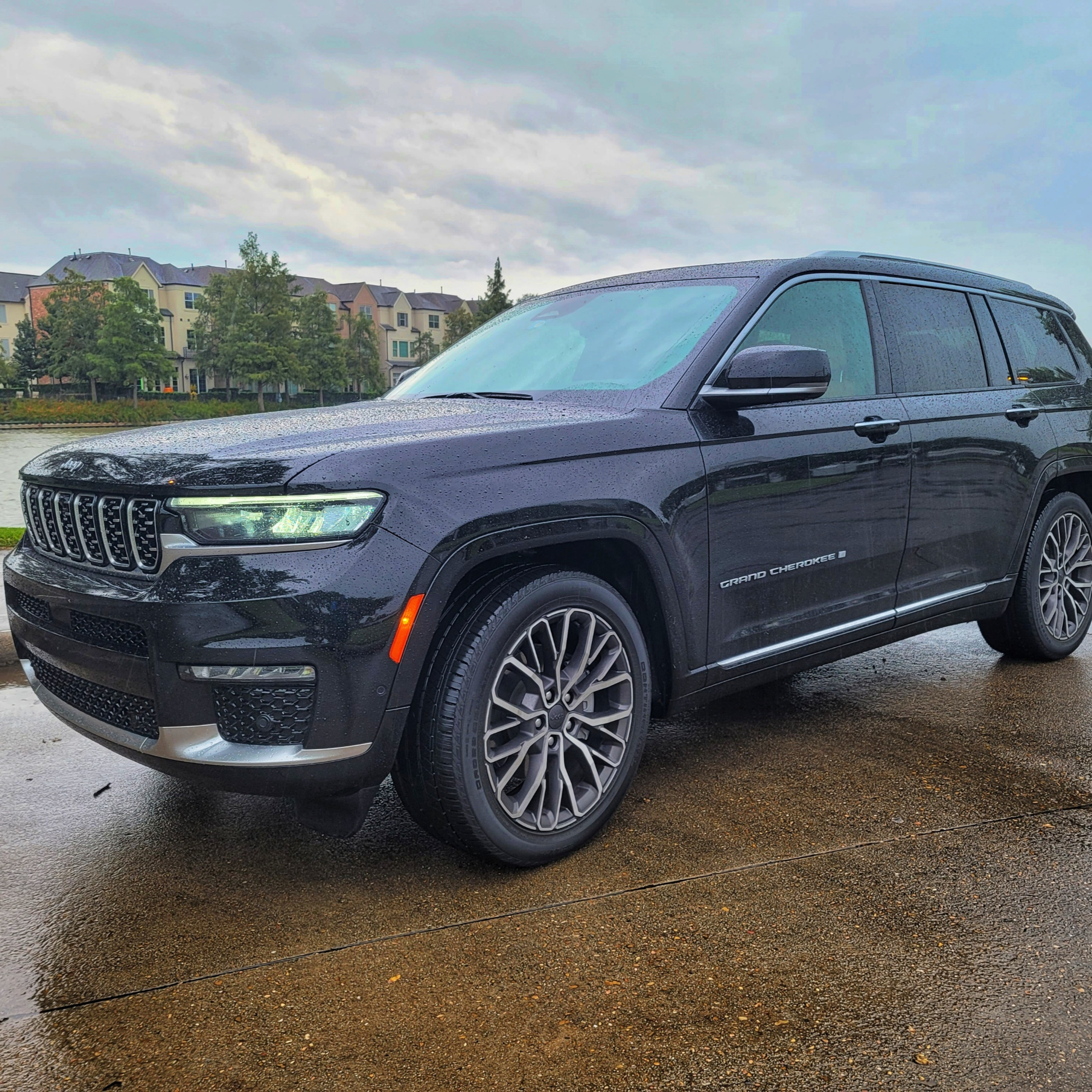 Auto Review: 2022 Jeep Grand Cherokee L Summit episode artwork