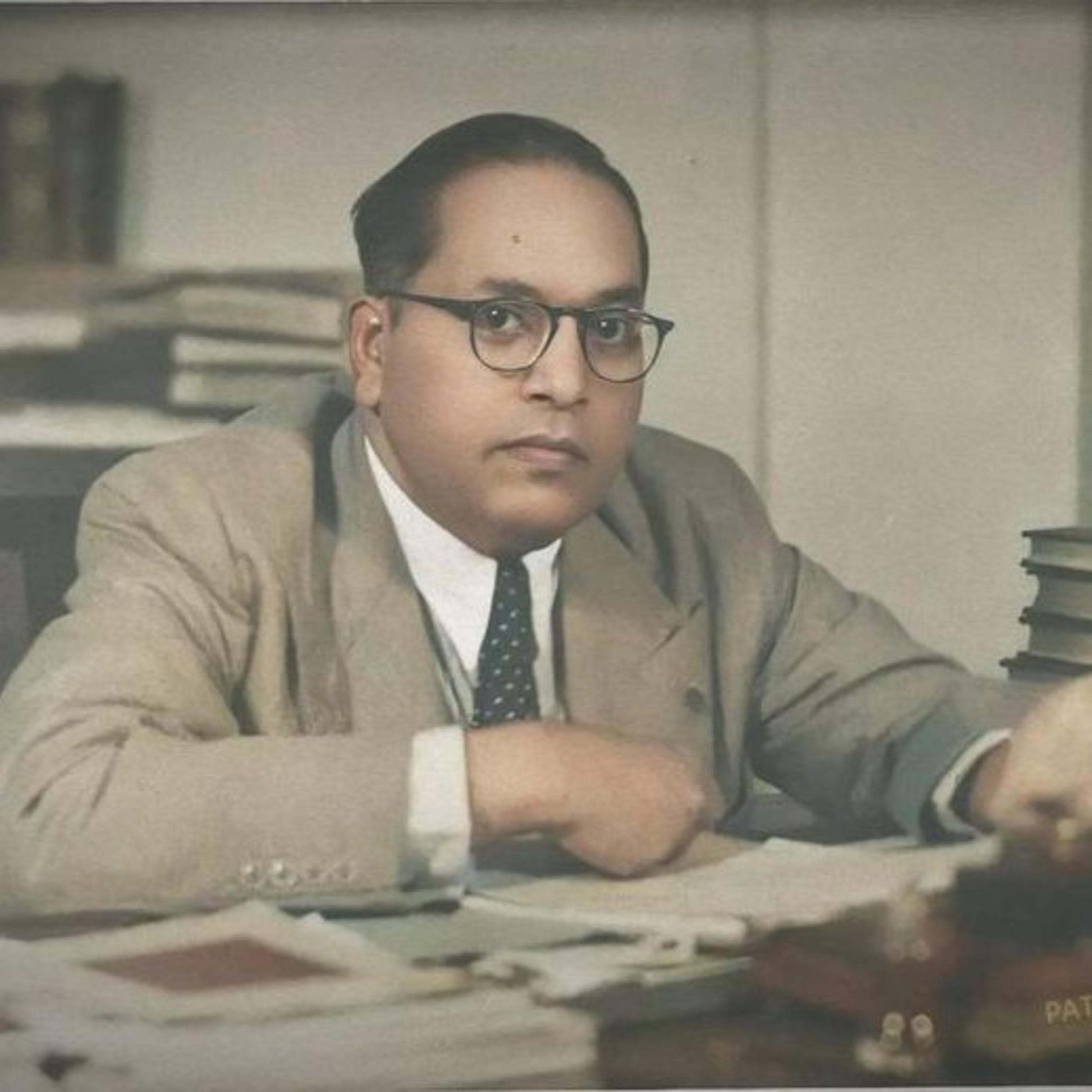 डॉ. बाबासाहेब आंबेडकर यांचे चरित्र