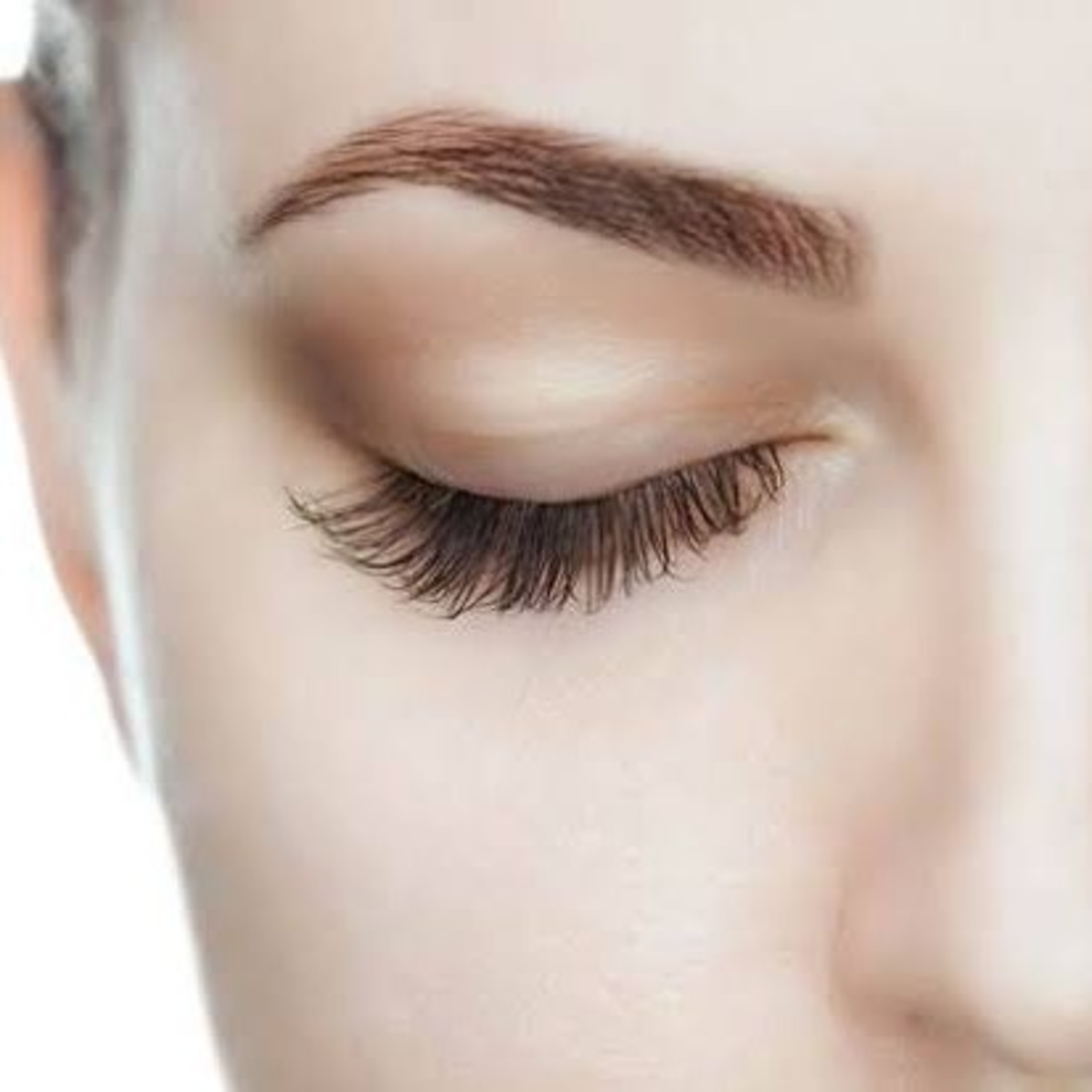 Growing your eyelashes and eyebrows without expensive products 
