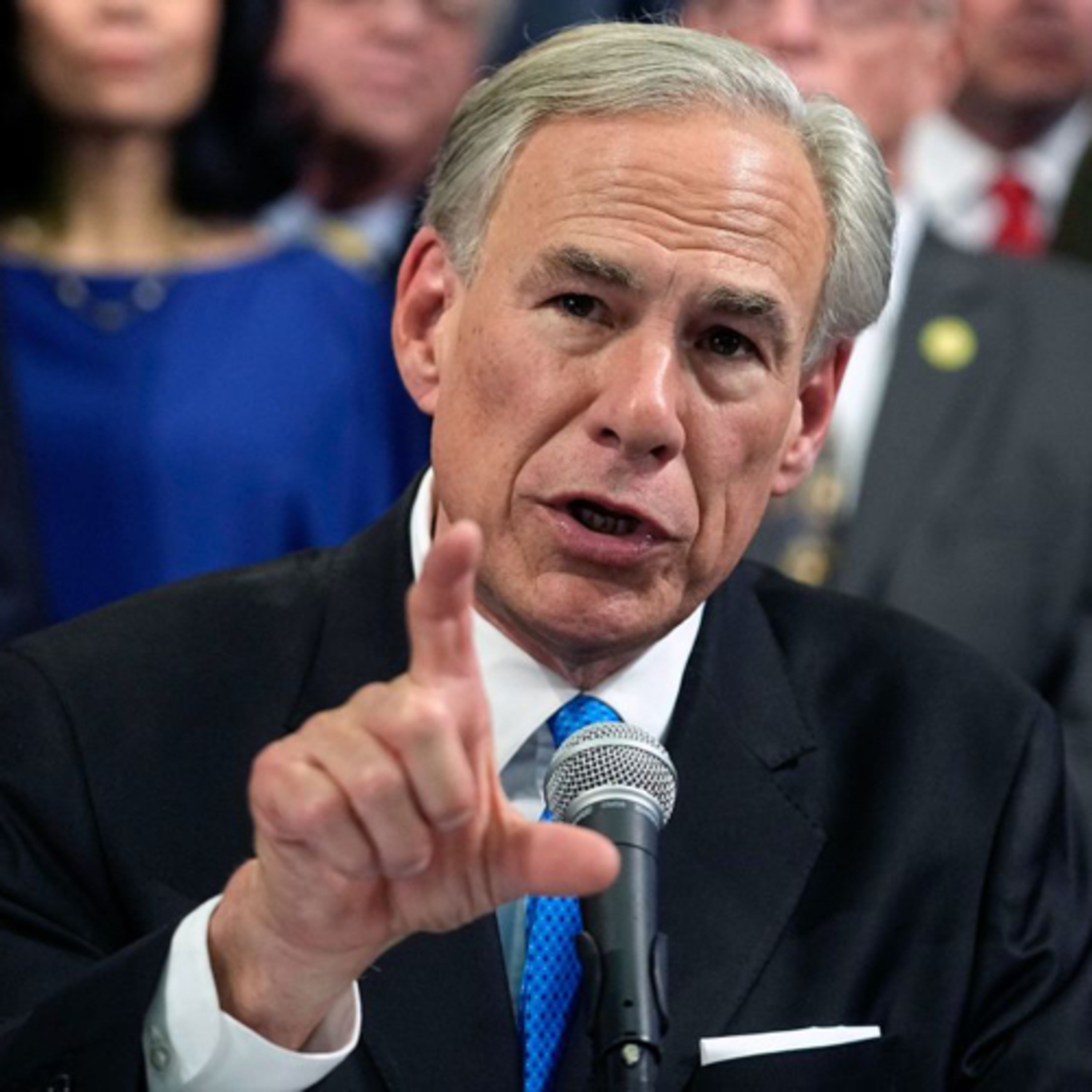 El gobernador republicano Greg Abbott RESPONSABLE de muertes en frontera sur  episode artwork
