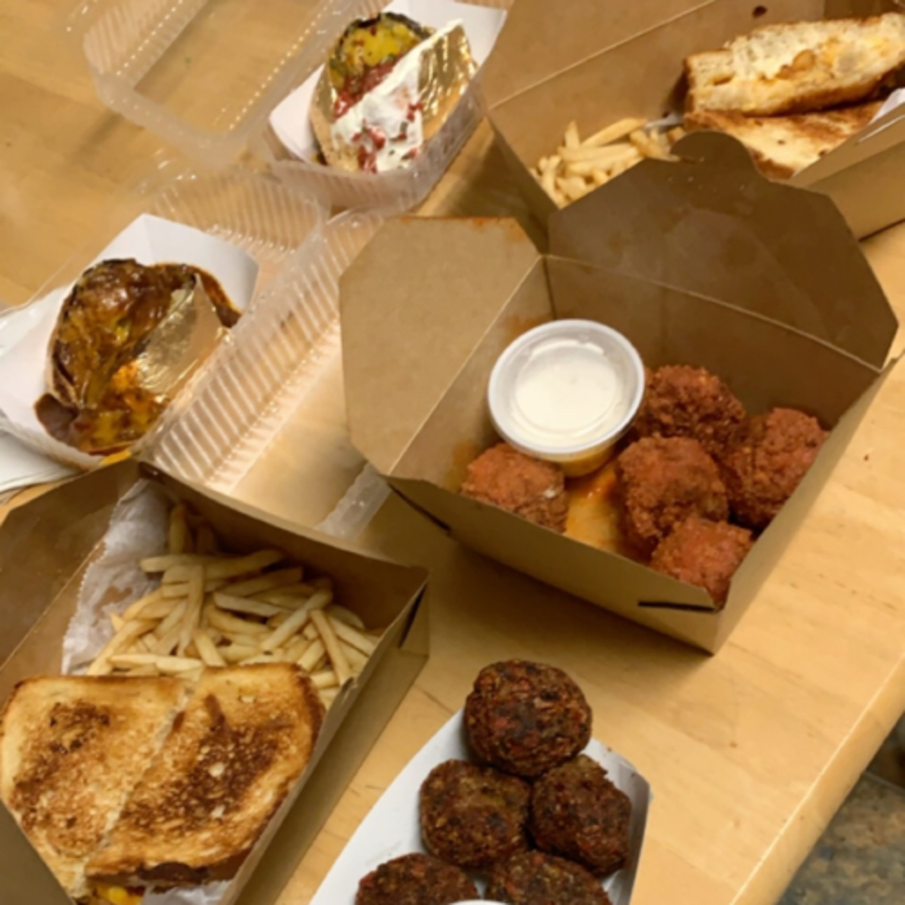 What’s 4 Lunch? Curbside pickup & Drive Thru’s with Jess Dow & Elonia