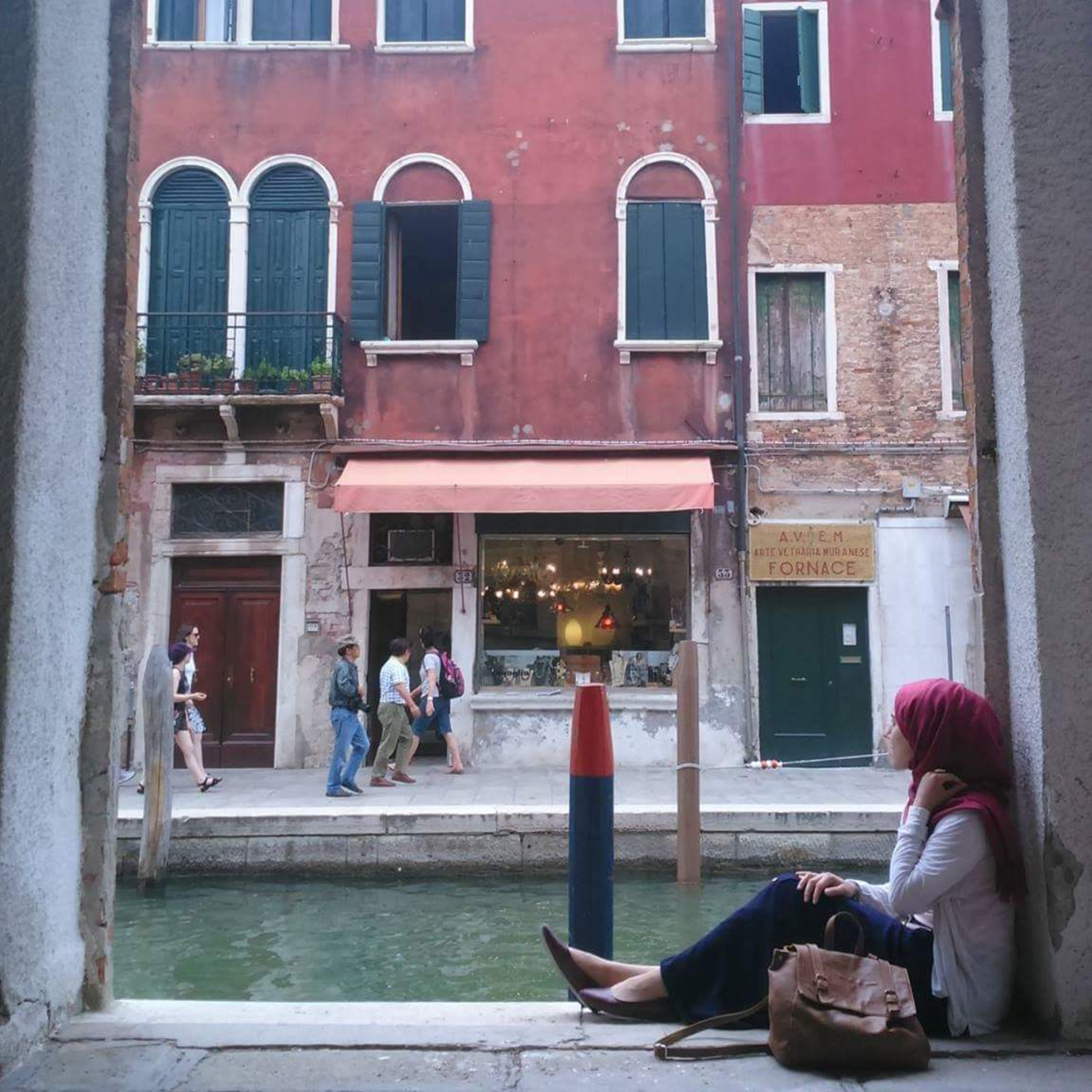 #11 | إثبات الذات في الغربة والتأقّلم مع صعوبات الانتقال مع يُسر السلقيني