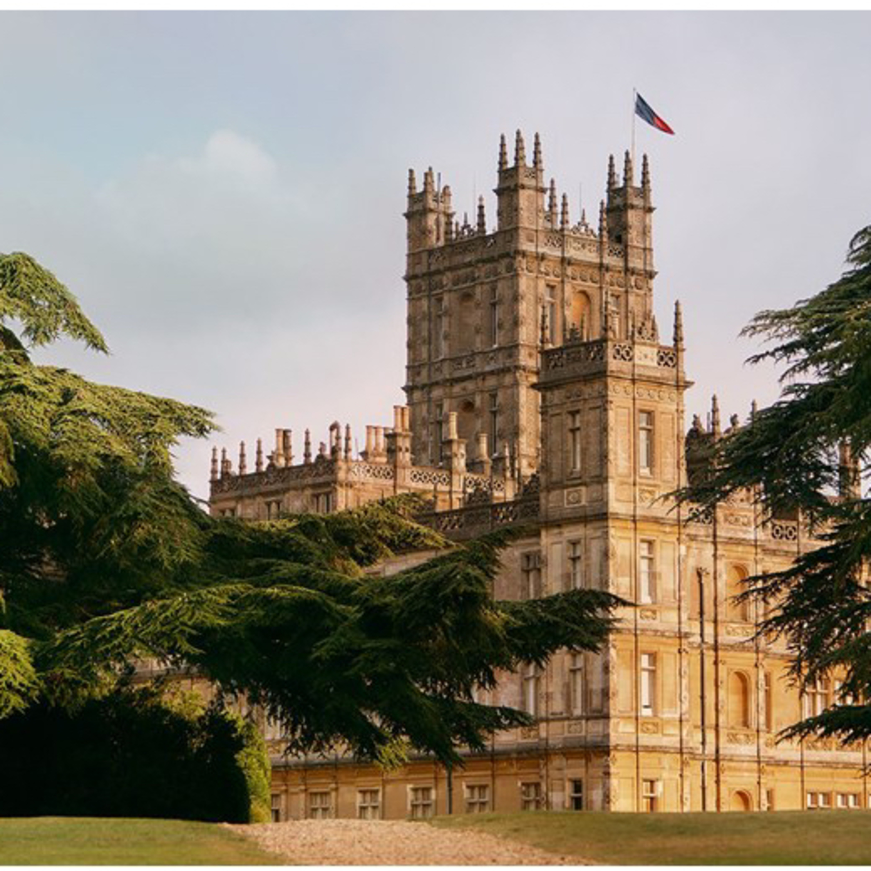 Tarih tekerrürden ibaret midir? Downton Abbey dizisi ve kadınların gücü episode artwork