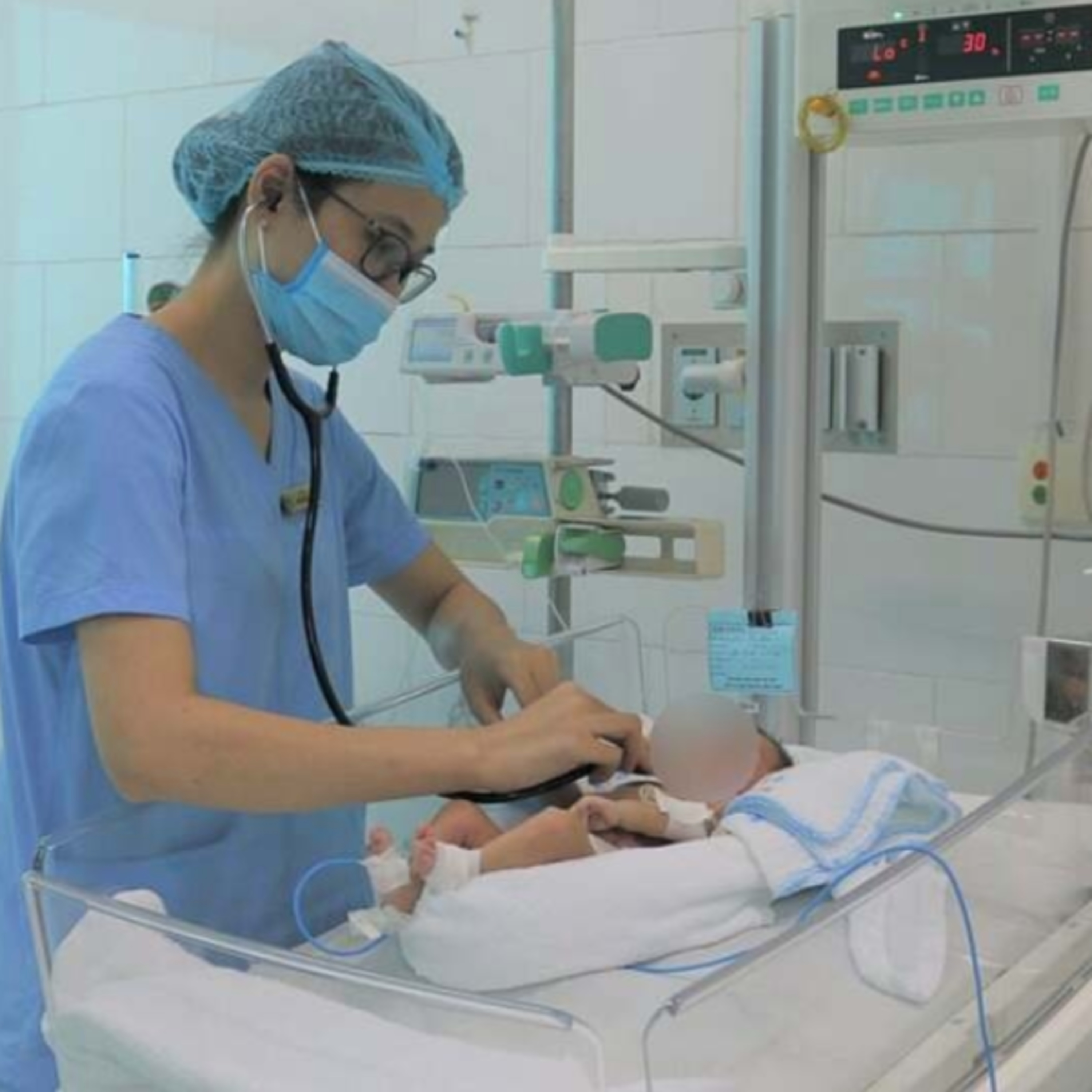 Bé gái bị bỏ rơi ở ruộng khoai tử vong sau 20 ngày nằm viện episode artwork