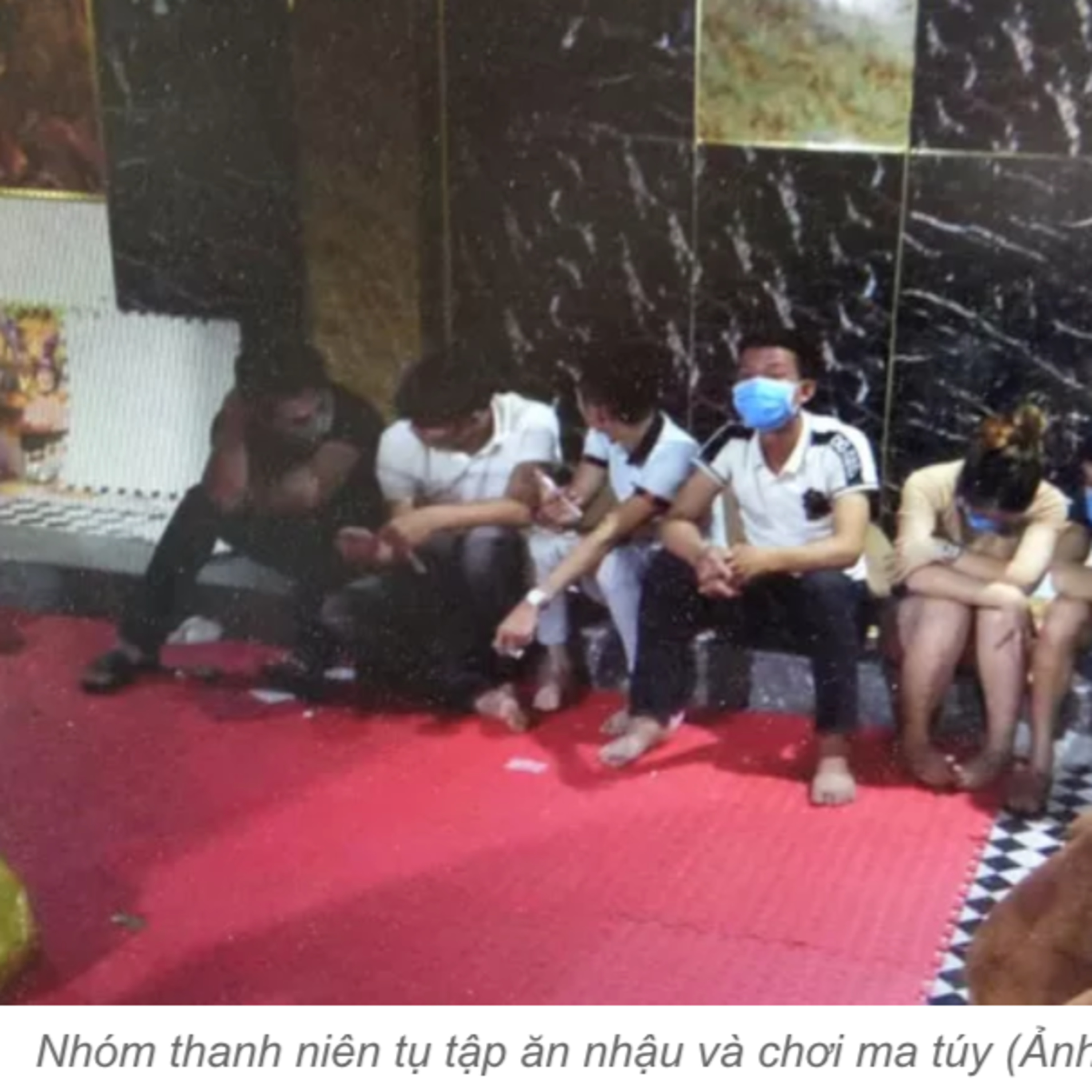Pháp luật ngày 21/8: Bắt thêm 1 người vụ chủ quán ép cô gái quỳ; 14 người chui xuống tầng hầm dùng chất cấm episode artwork