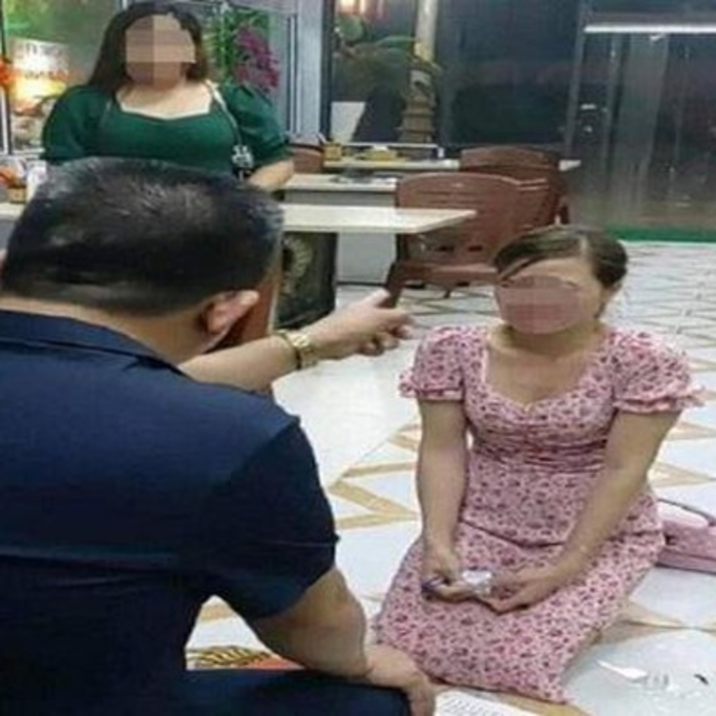 Tổng hợp tối 21/8: Hà Nội dừng hoạt động phố đi bộ; Tạm giam nhân viên quán nướng bắt khách quỳ xin lỗi episode artwork