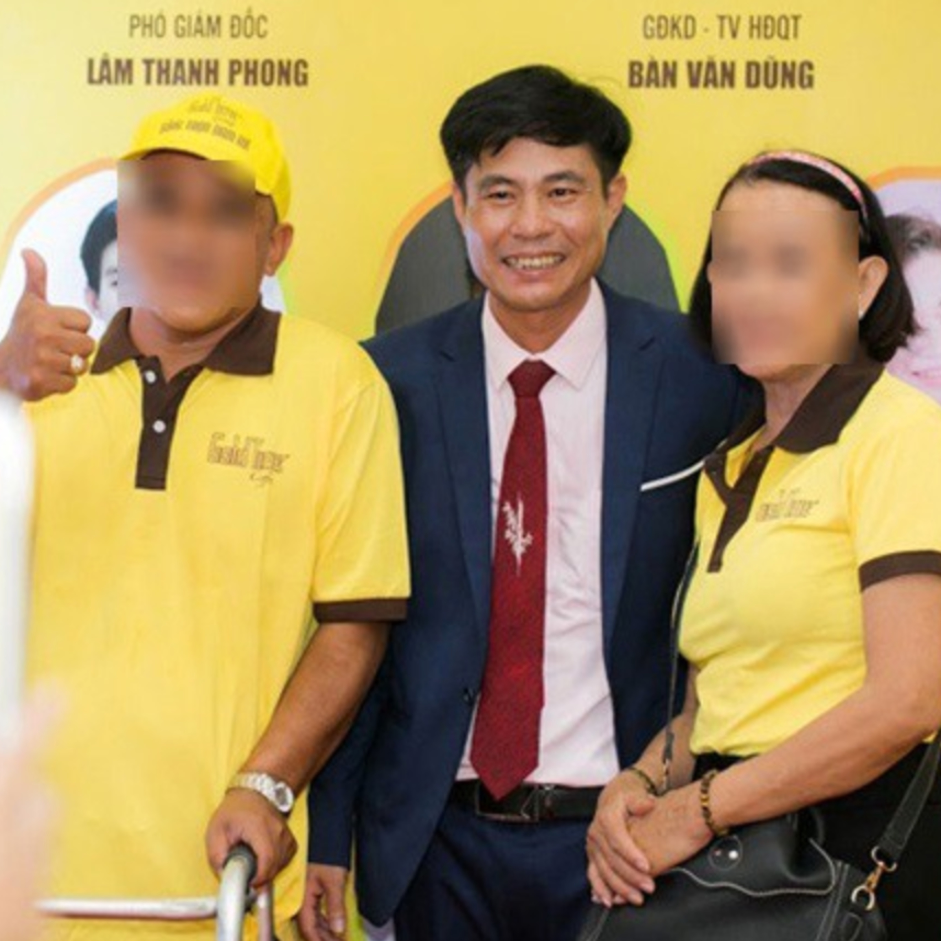 La bàn Thời Sự