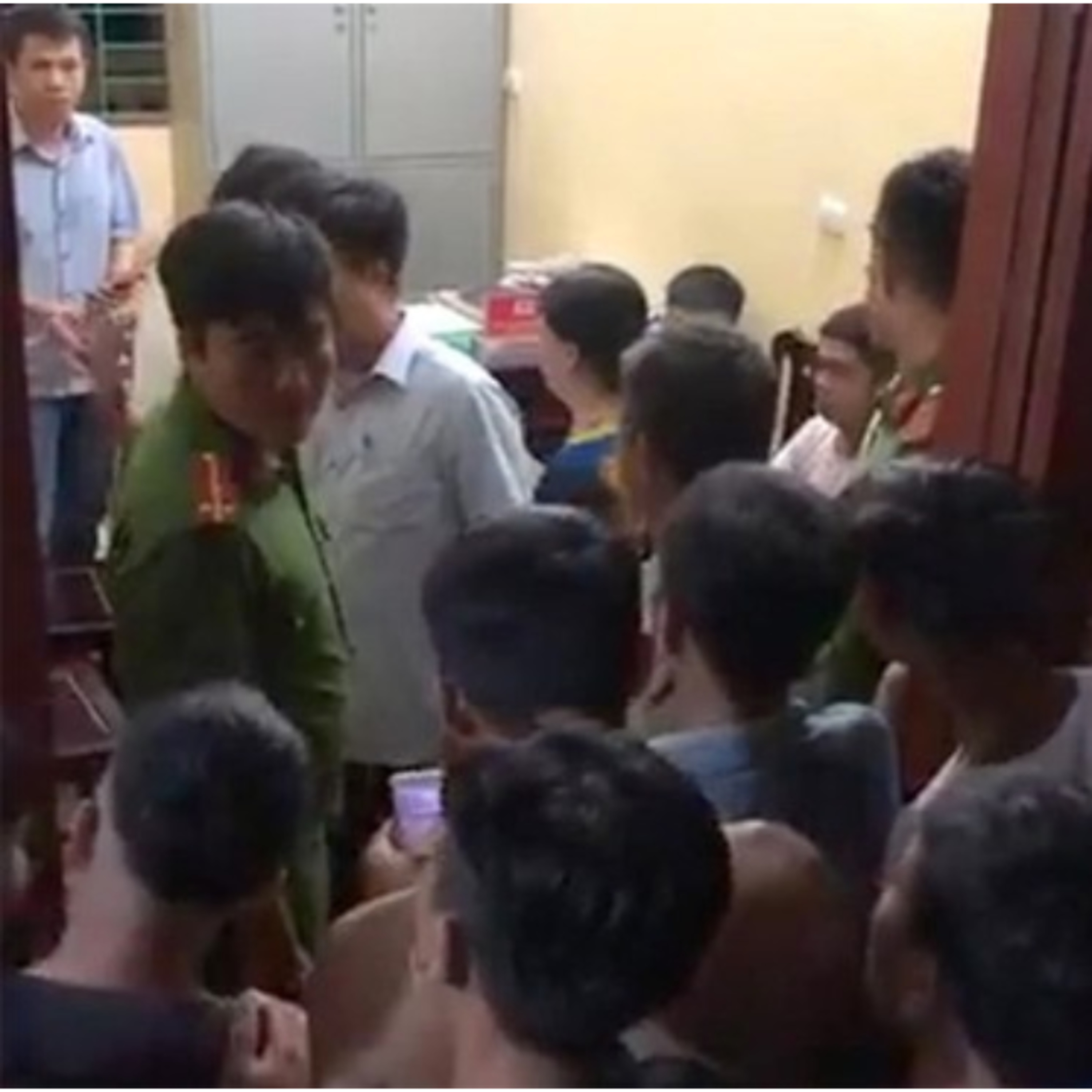 Phó trưởng công an xã bắn nam sinh lớp 12 bị thương trước ngày khai giảng episode artwork