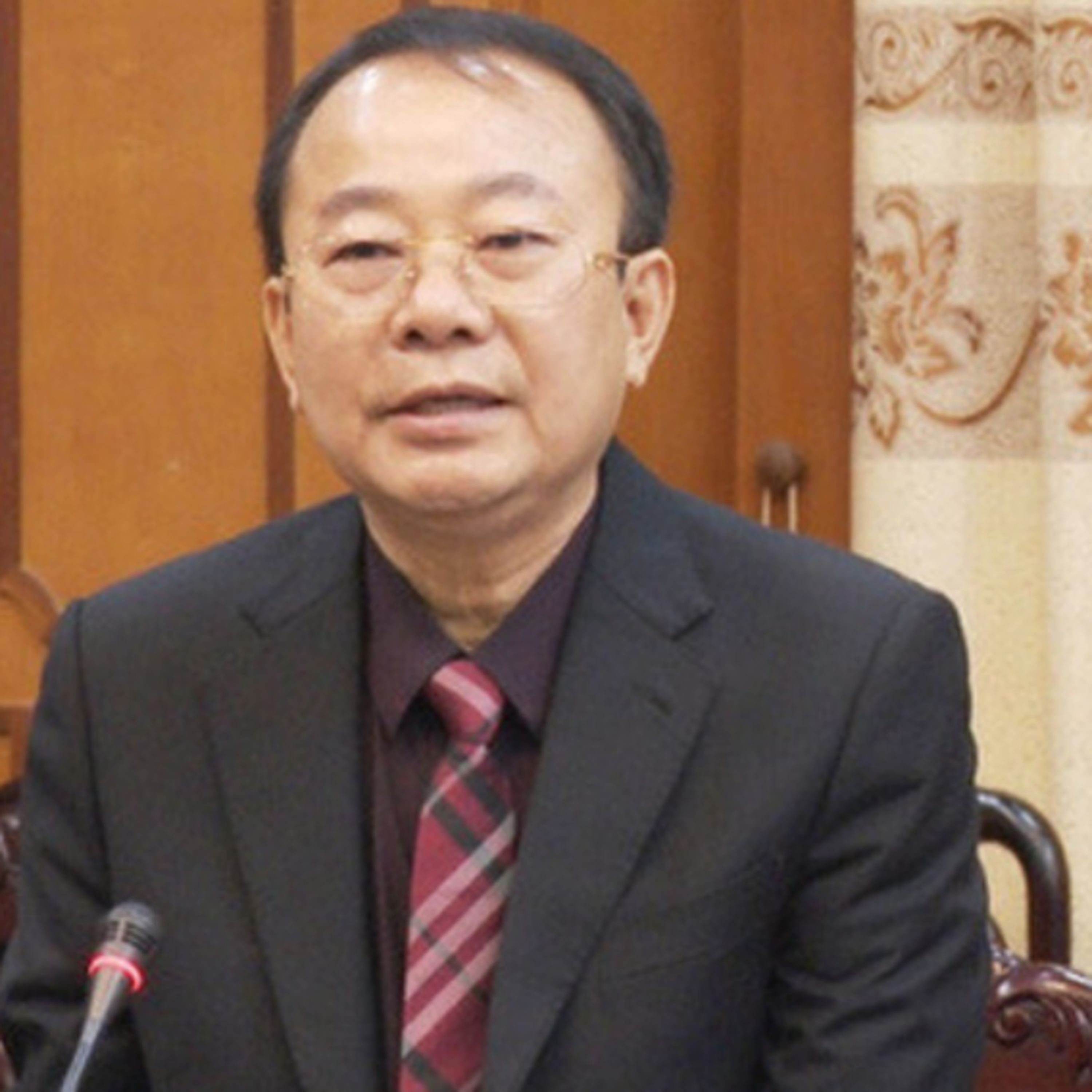 La bàn Thời Sự