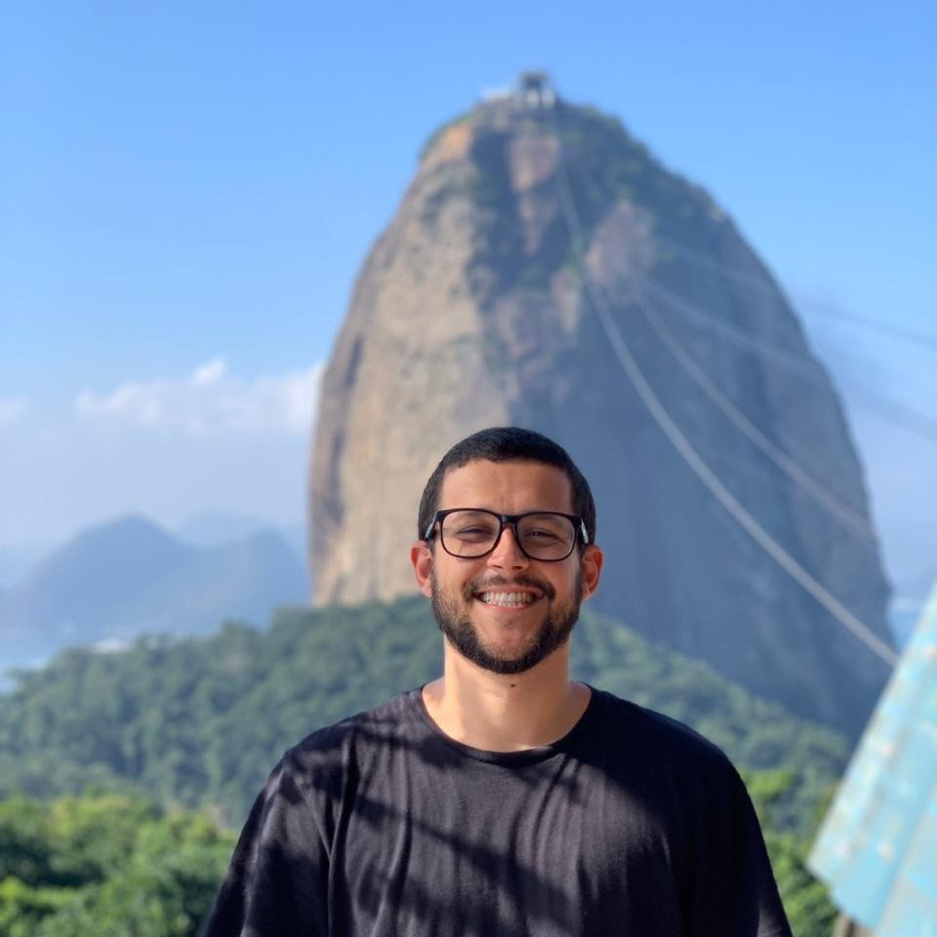 Por trás dos Microfones