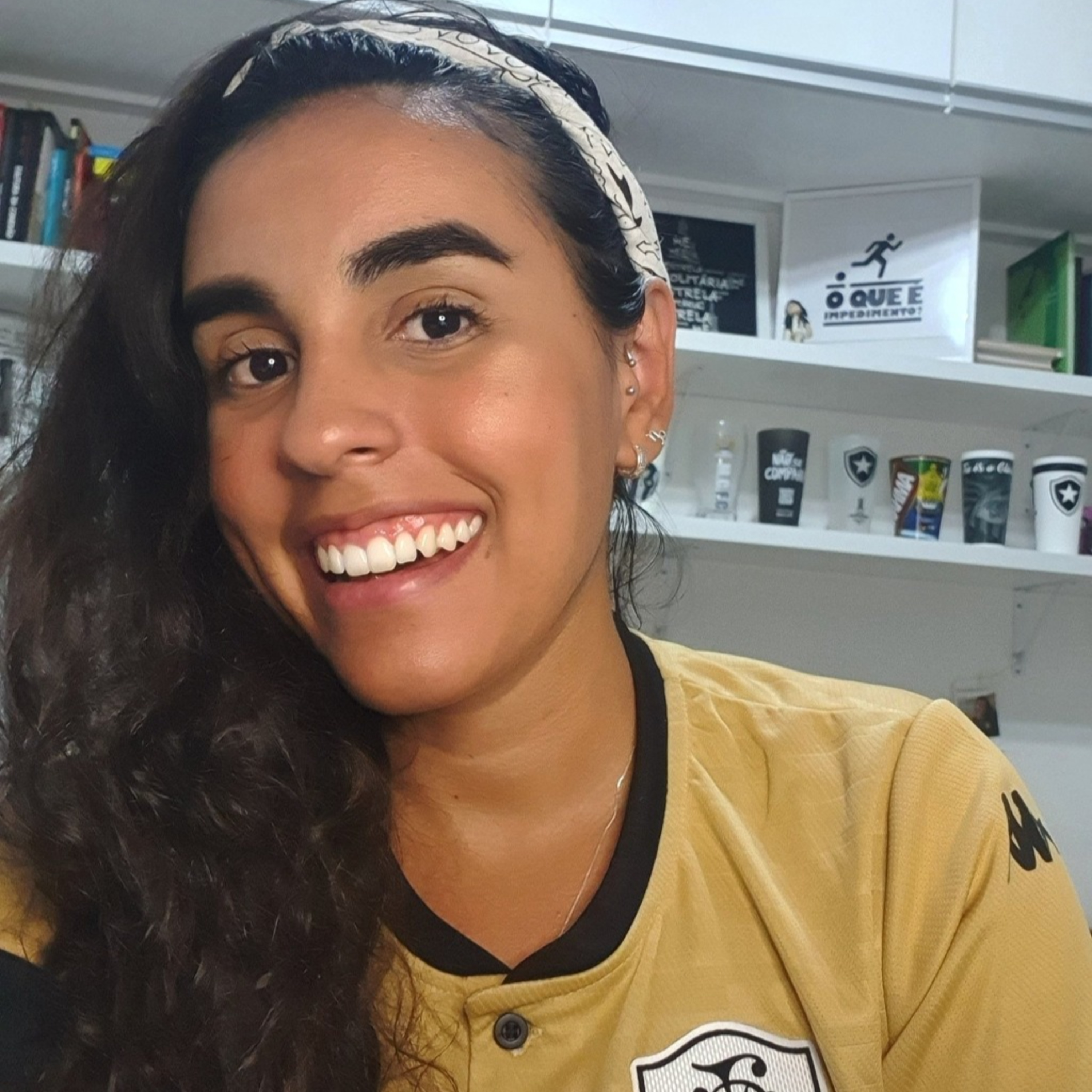 Por trás dos Microfones