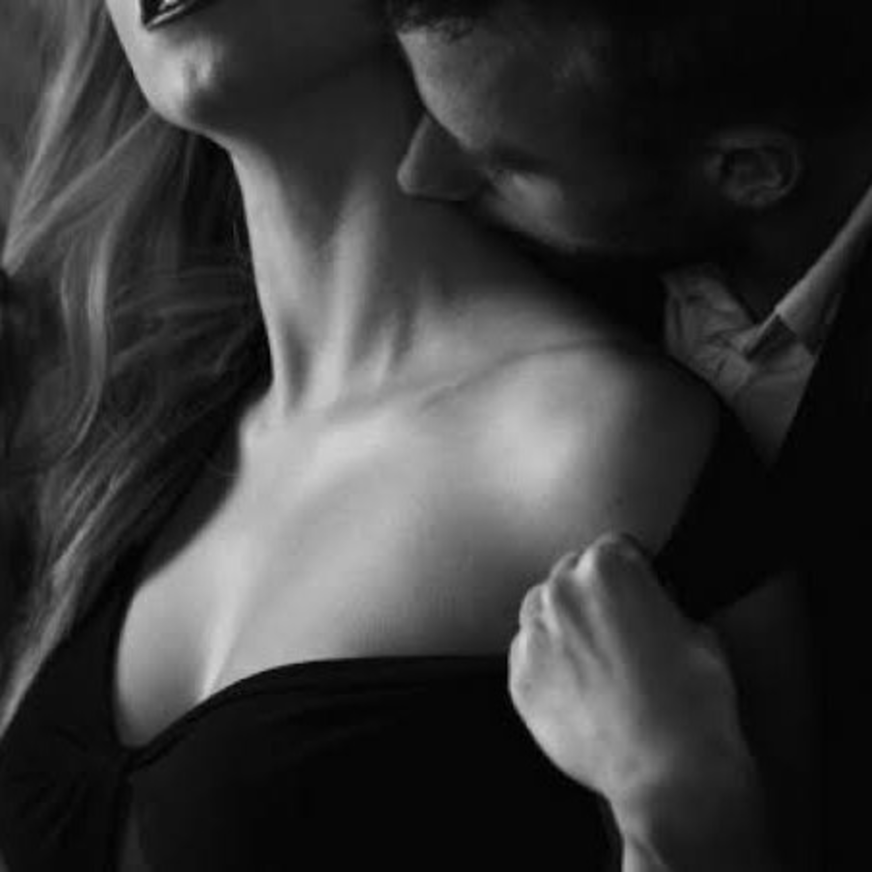 Relatos Eróticos 🔥 El Caballero Oscuro 💋