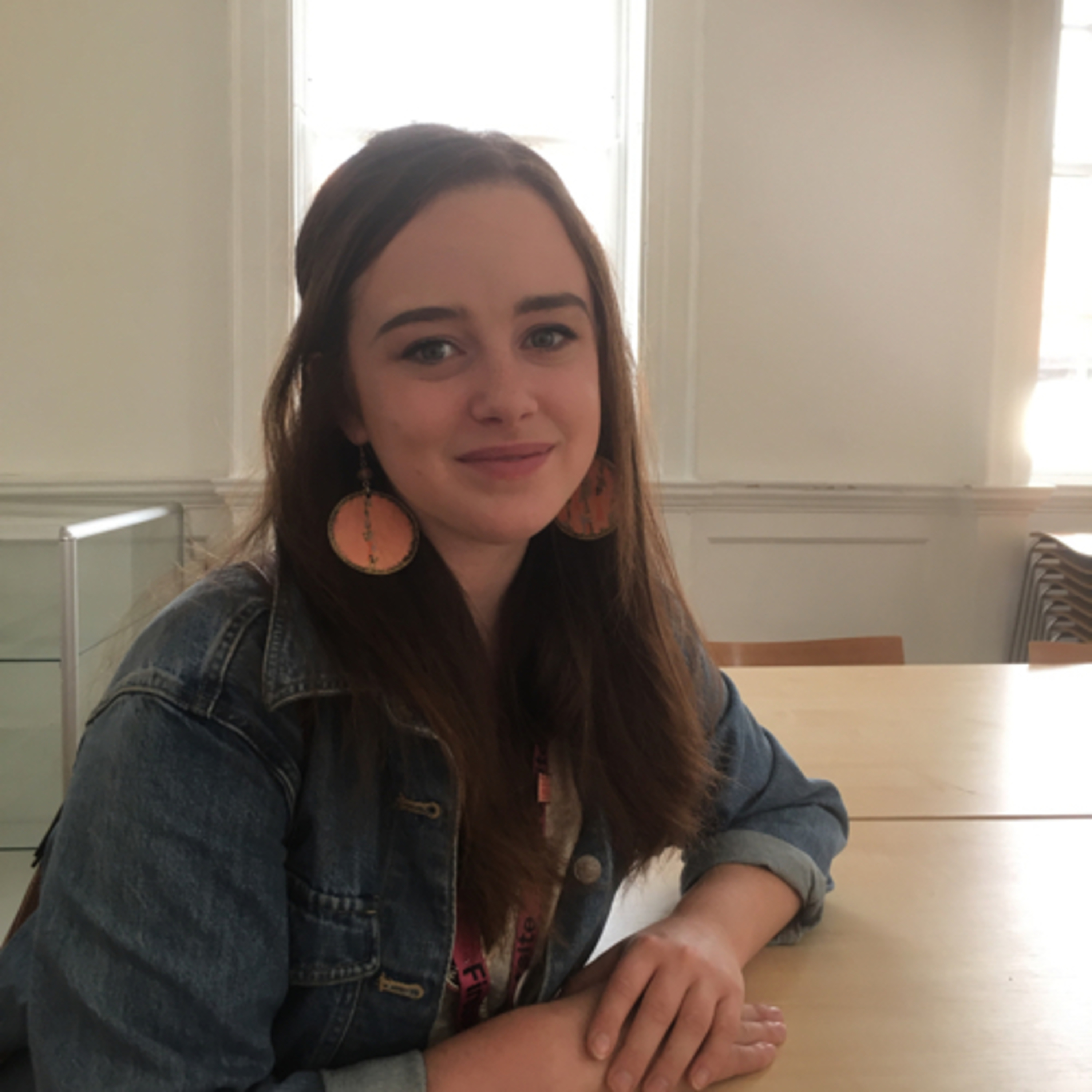 Katie Francis: Firstsite Art Gallery Assistant / University Experience Venture & Manages Replastic!  episode artwork