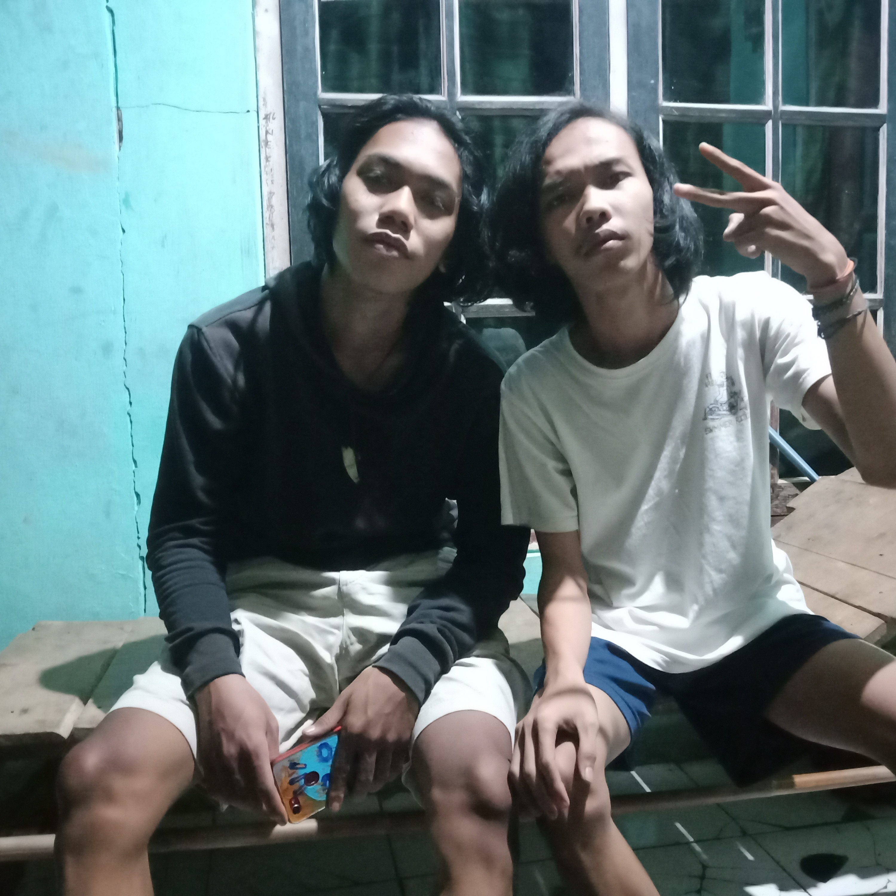 HASRAT ( halu bareng sahabat )