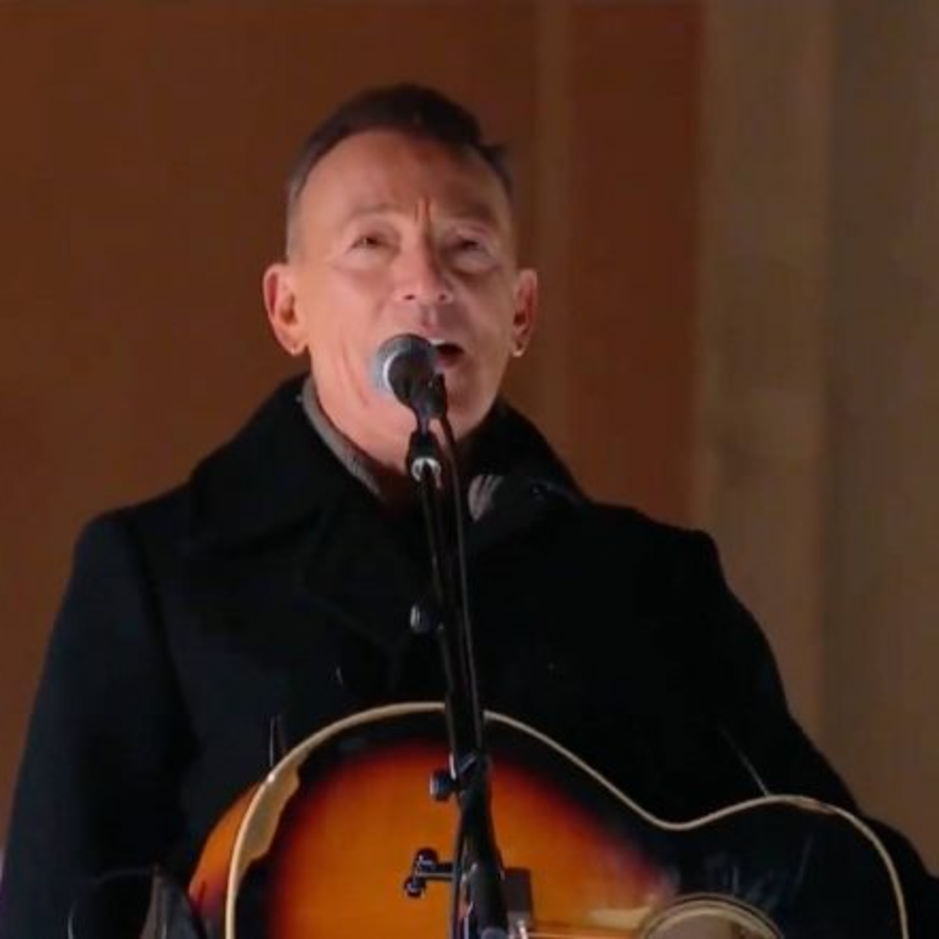 Ep. 41 Biden juramenta con show de Bruce Springsteen, mientras que el tipo de cambio se eleva en Latinoamérica episode artwork