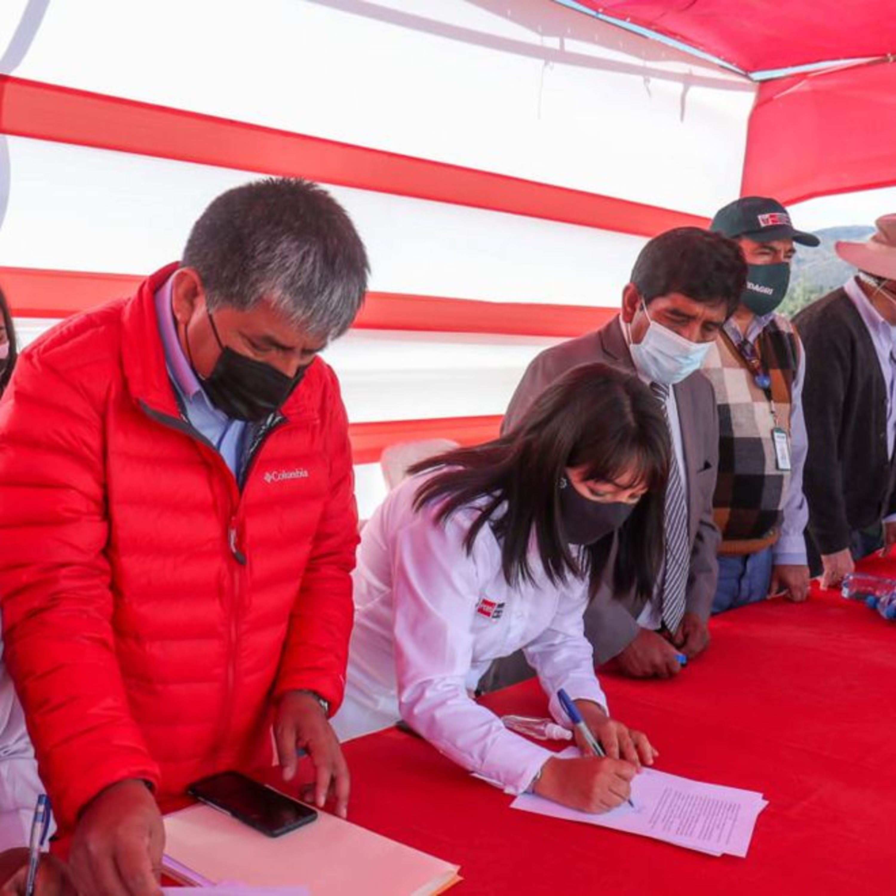 Ep. 93 Peru: Ejecutivo se rectifica, no habrá cierre unilateral de minas episode artwork