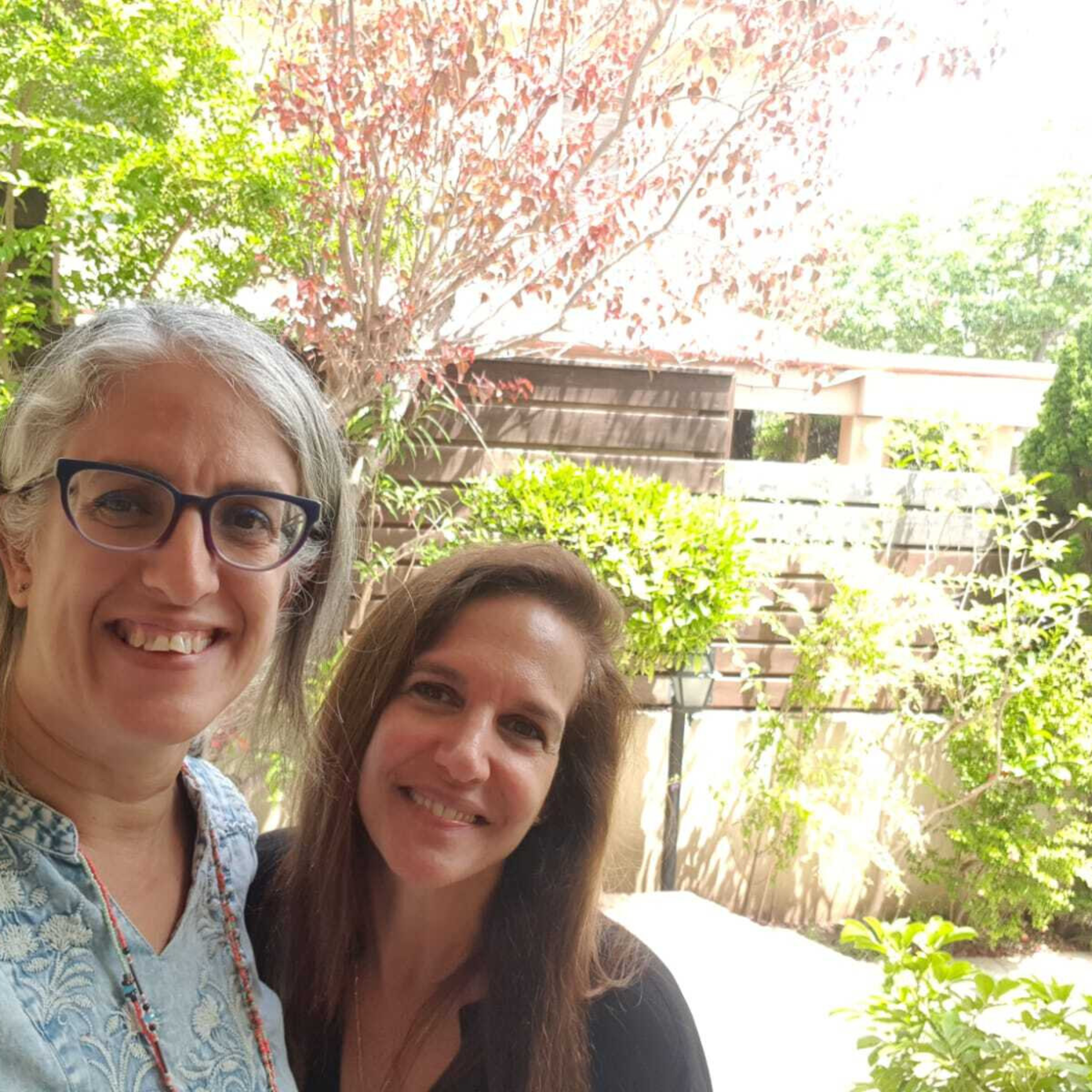 מקשיבה לצבעים - מירב שקד