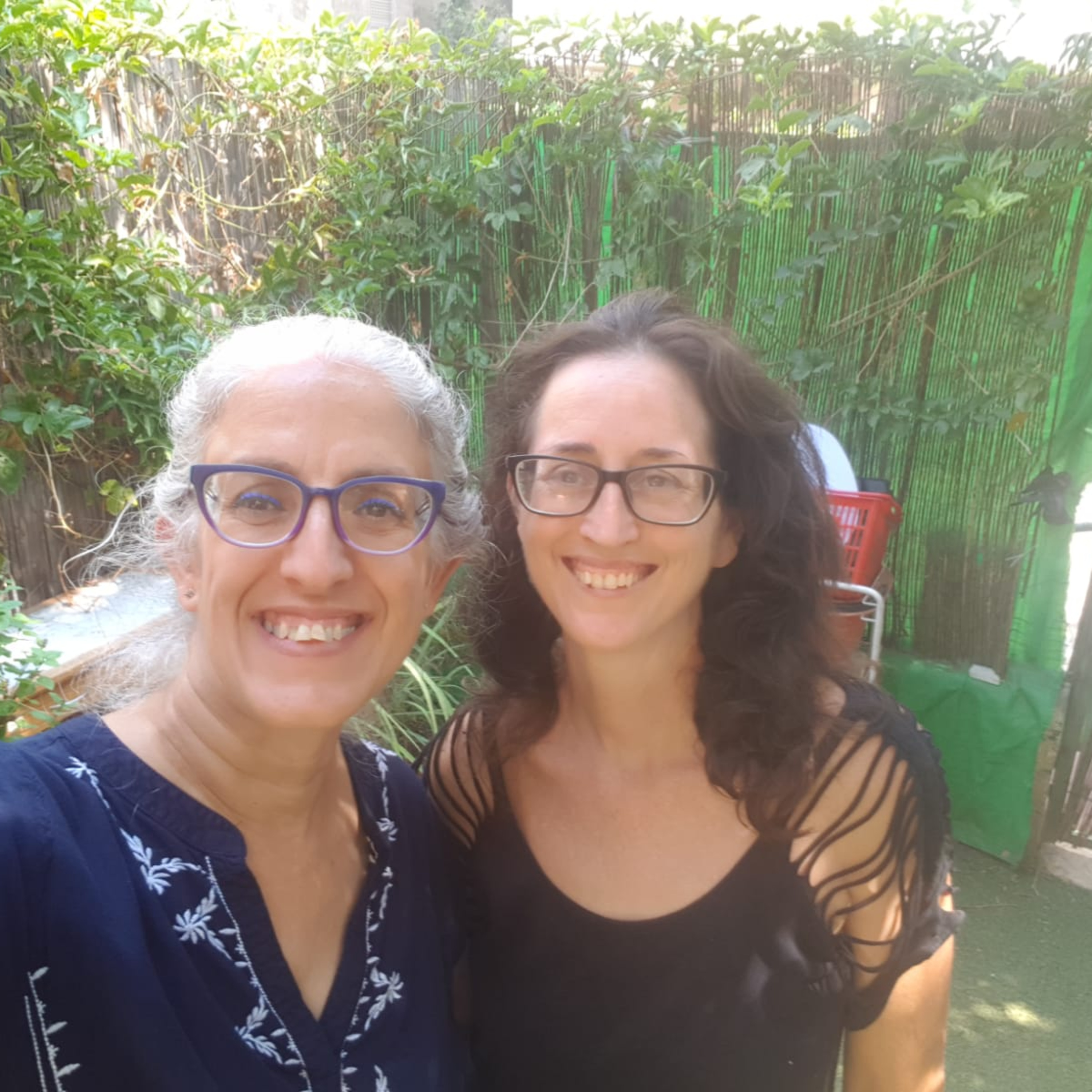 מקשיבה לצבעים - מירב שקד