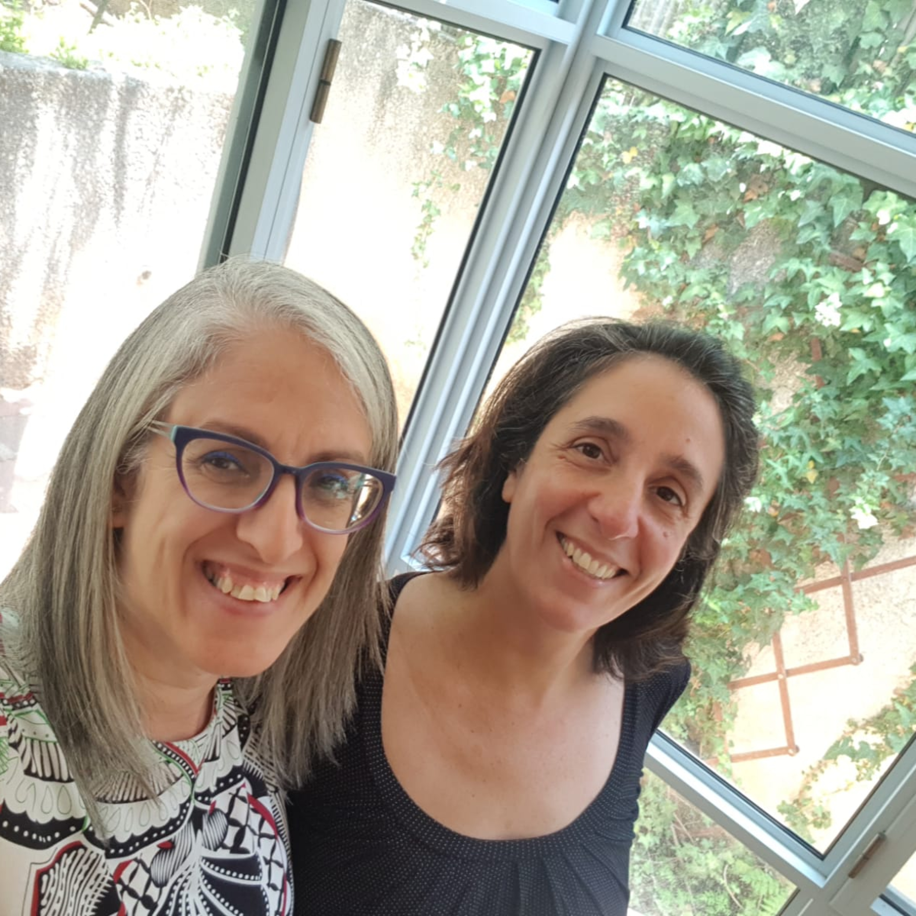 מקשיבה לצבעים - מירב שקד