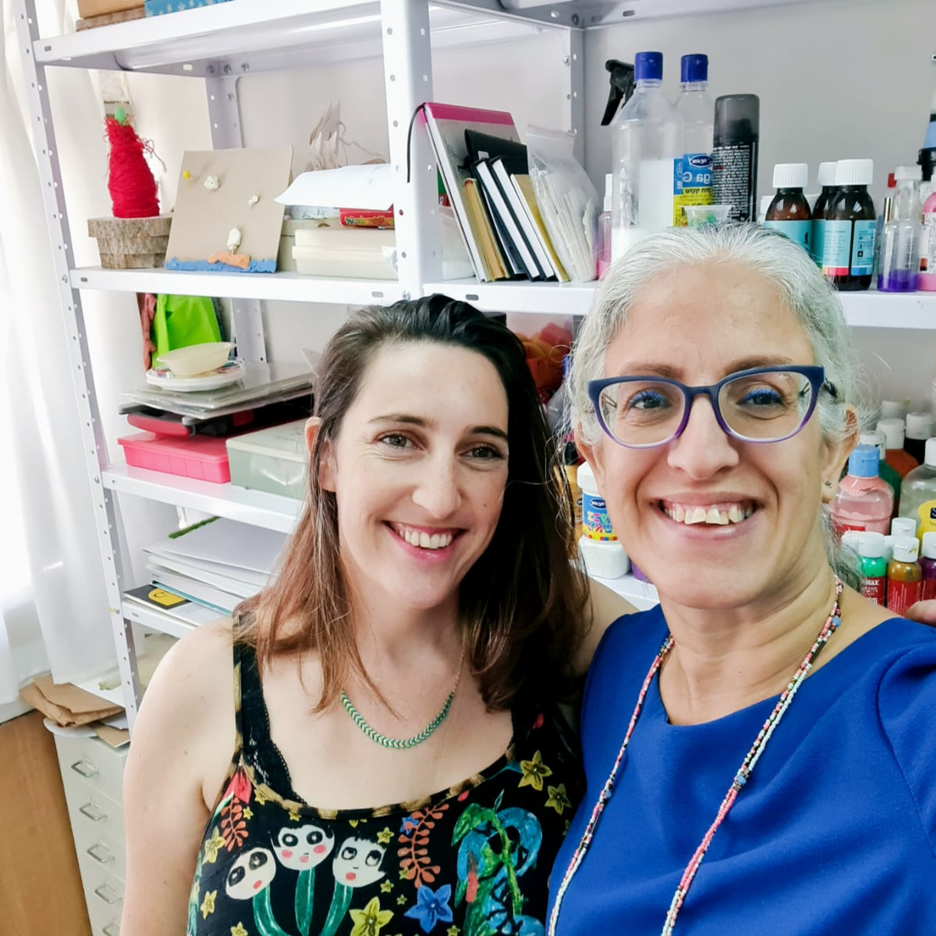 מקשיבה לצבעים - מירב שקד