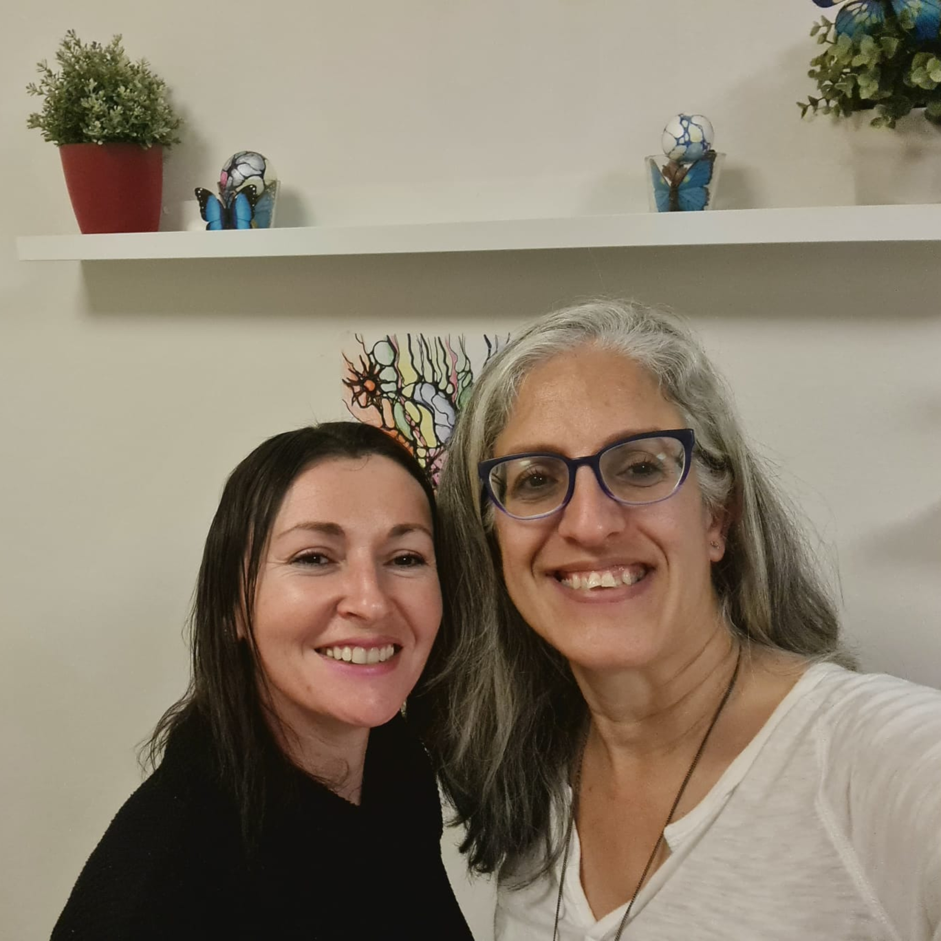 מקשיבה לצבעים - מירב שקד