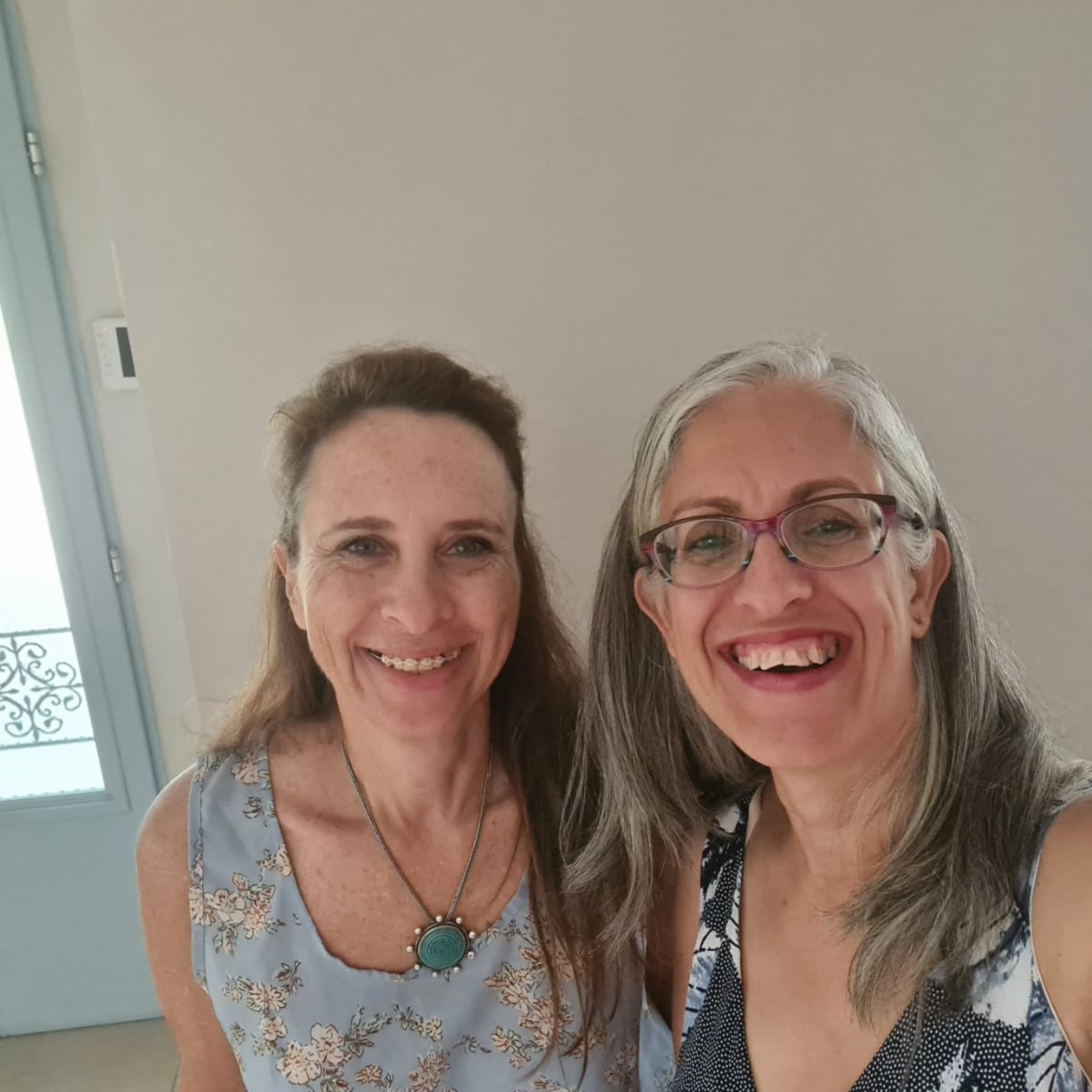 מקשיבה לצבעים - מירב שקד