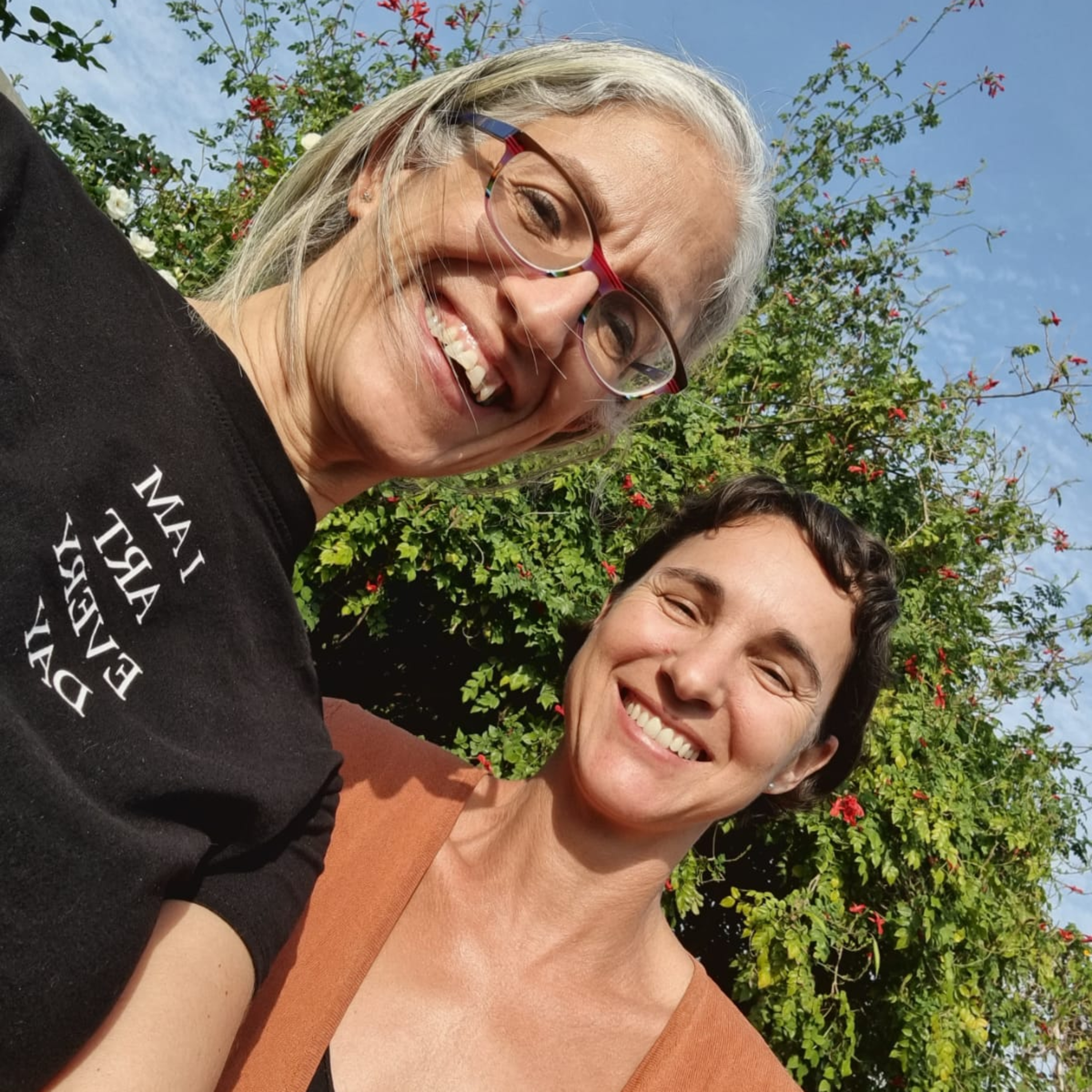 מקשיבה לצבעים - מירב שקד