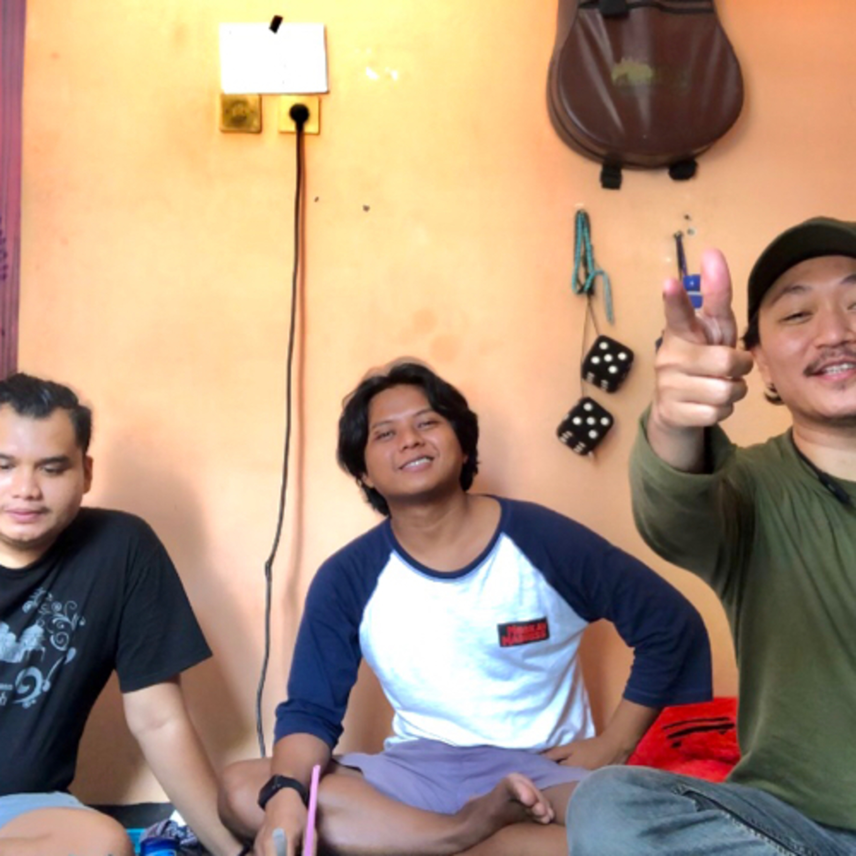 Episode pertama (Membahas masa-masa kecil yang menyenangkan) episode artwork