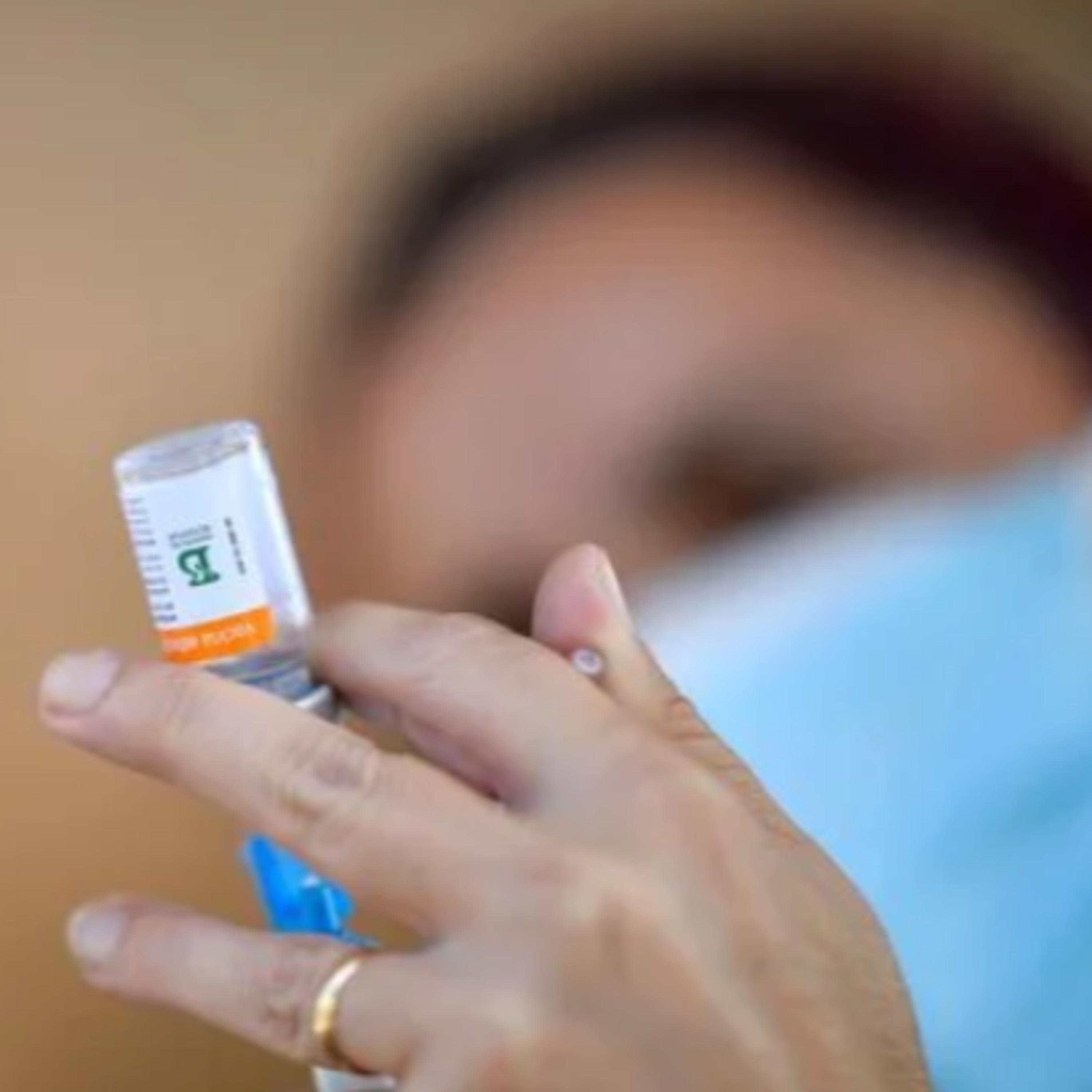 Idosos precisam de quarta dose contra Covid-19, indicam estudos