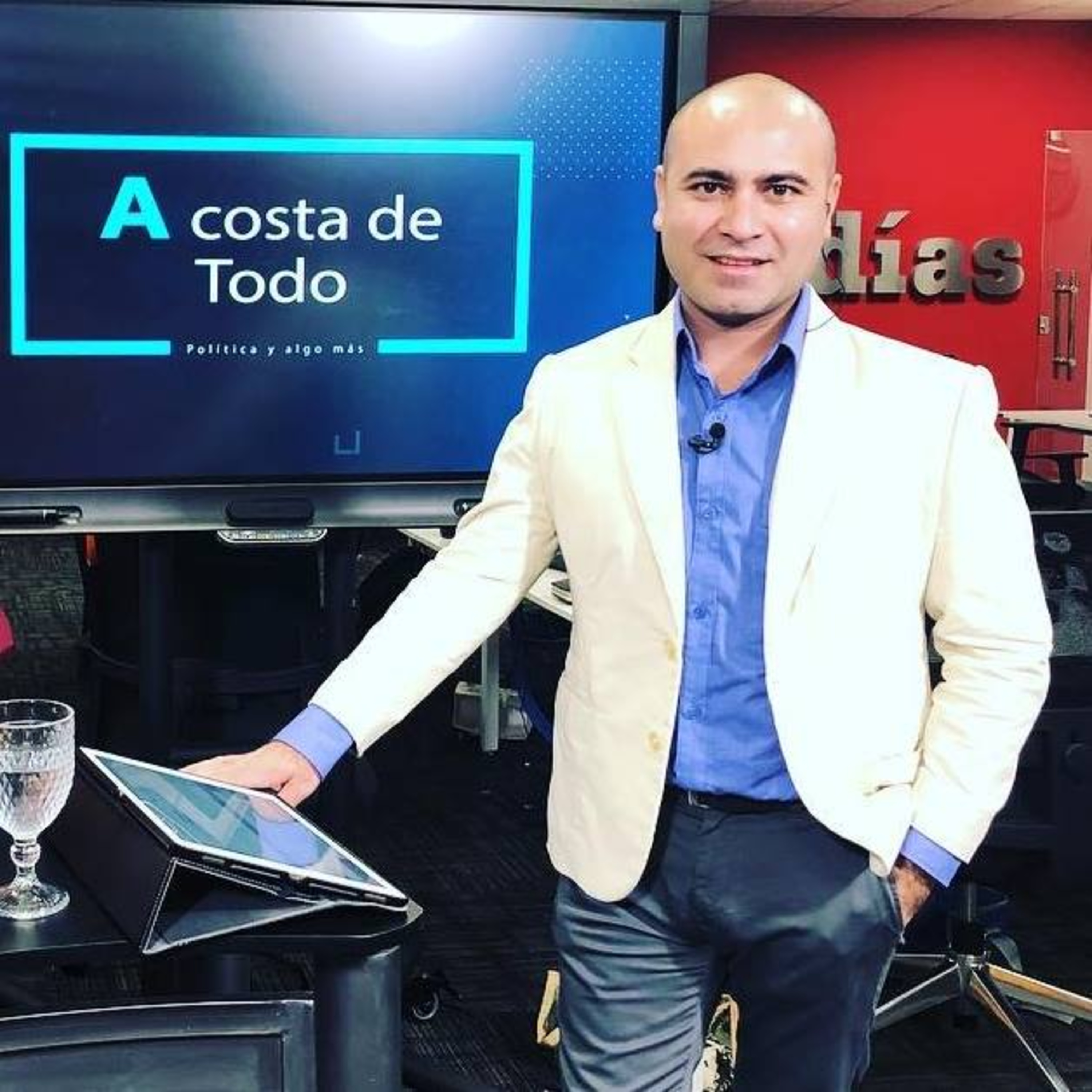 A costa de todo.
