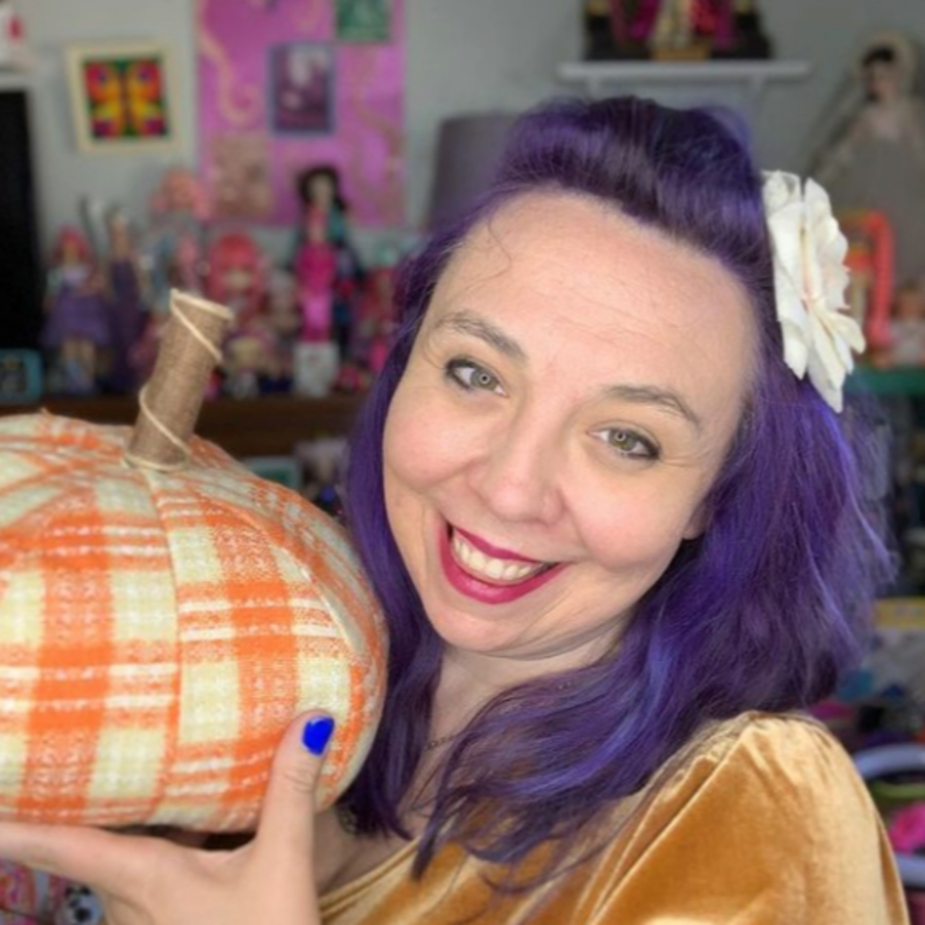 CURVY CHRONICLES- STORIES OF STRONG WOMEN