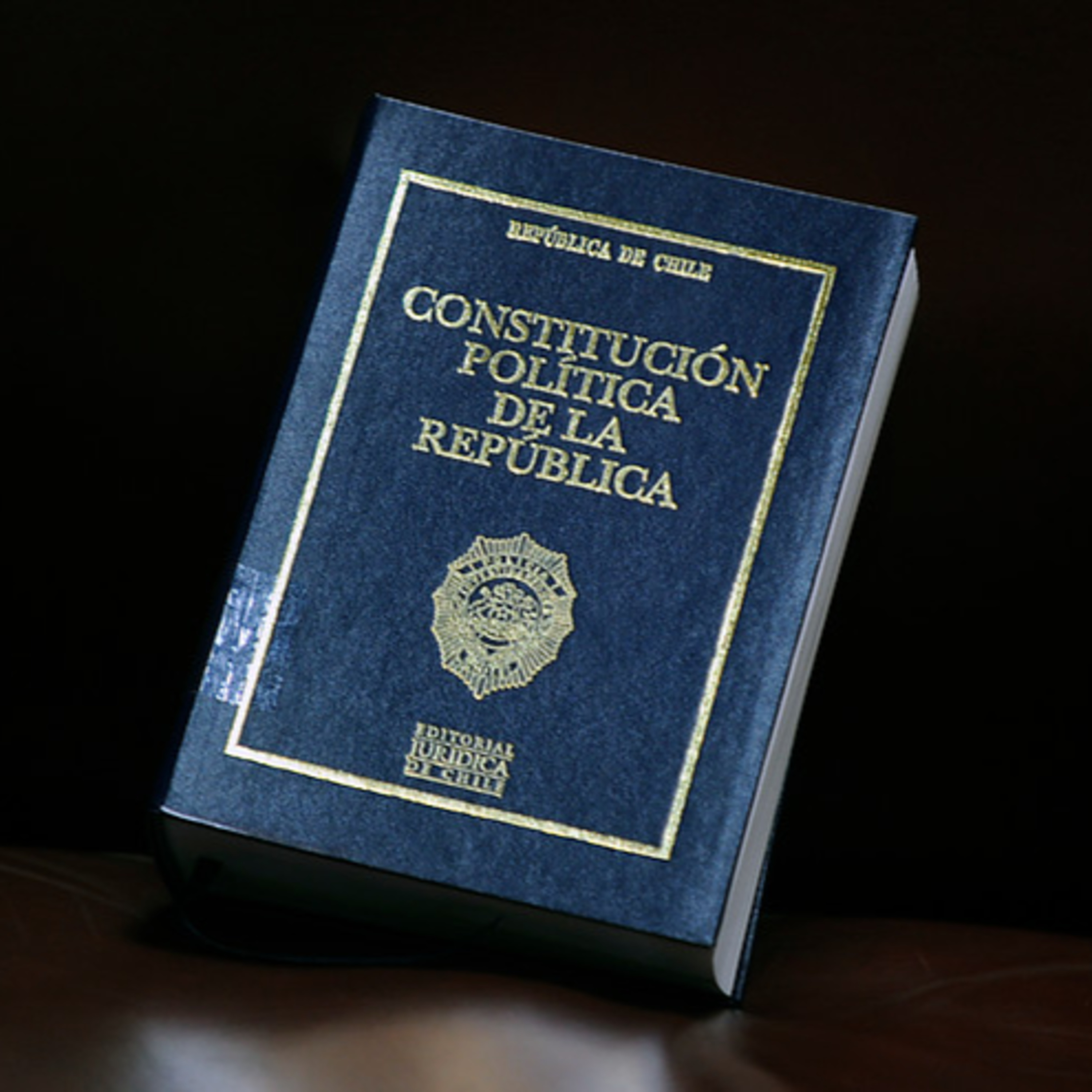 Los convencionales constituyentes comenzarán sus labores en medio de tensión entre políticos tradicionales y nuevas figuras independientes episode artwork