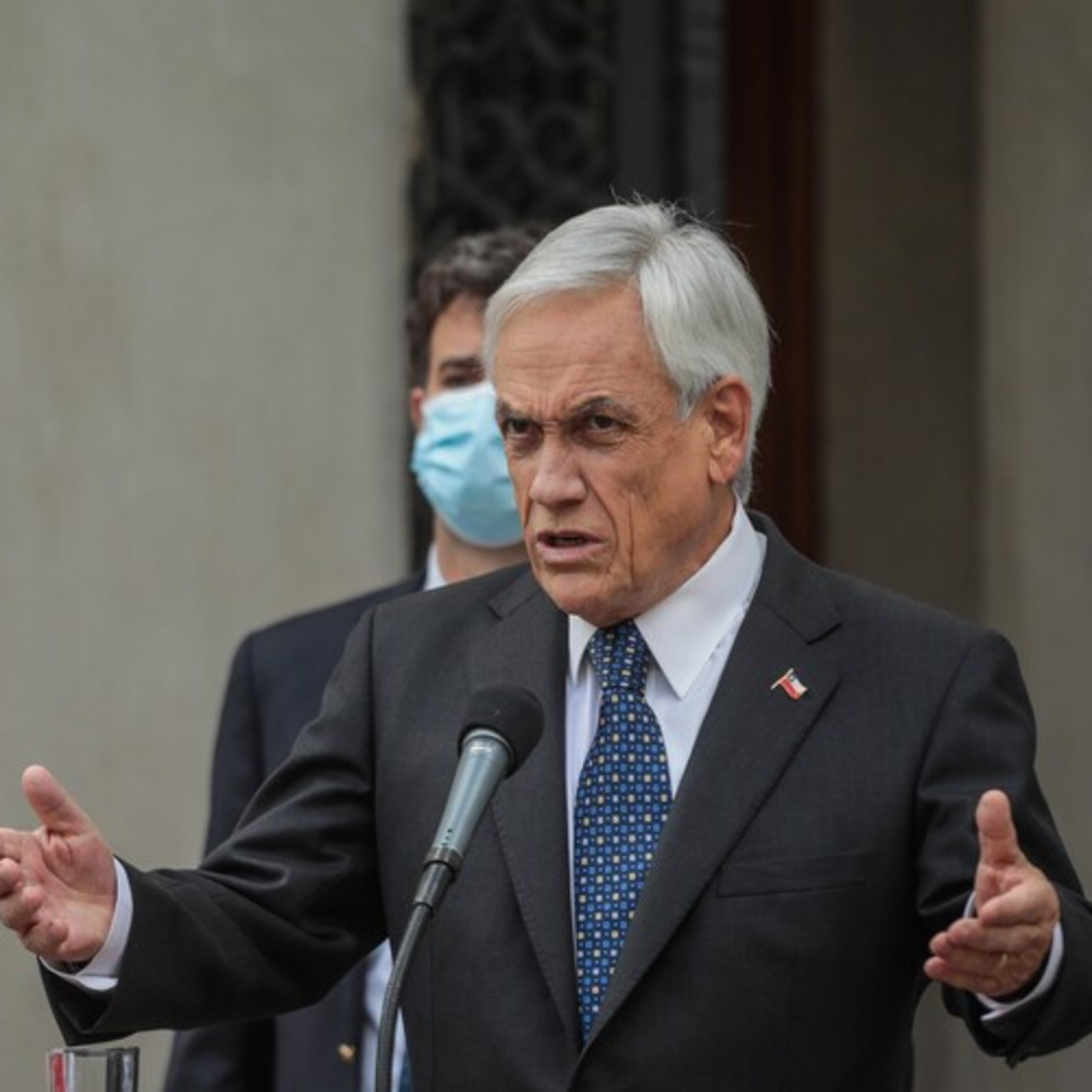 Quienes dicen que debe haber un Chile nuevo con bases nuevas están tentados a terminar el ciclo sacando a Sebastián Piñera episode artwork