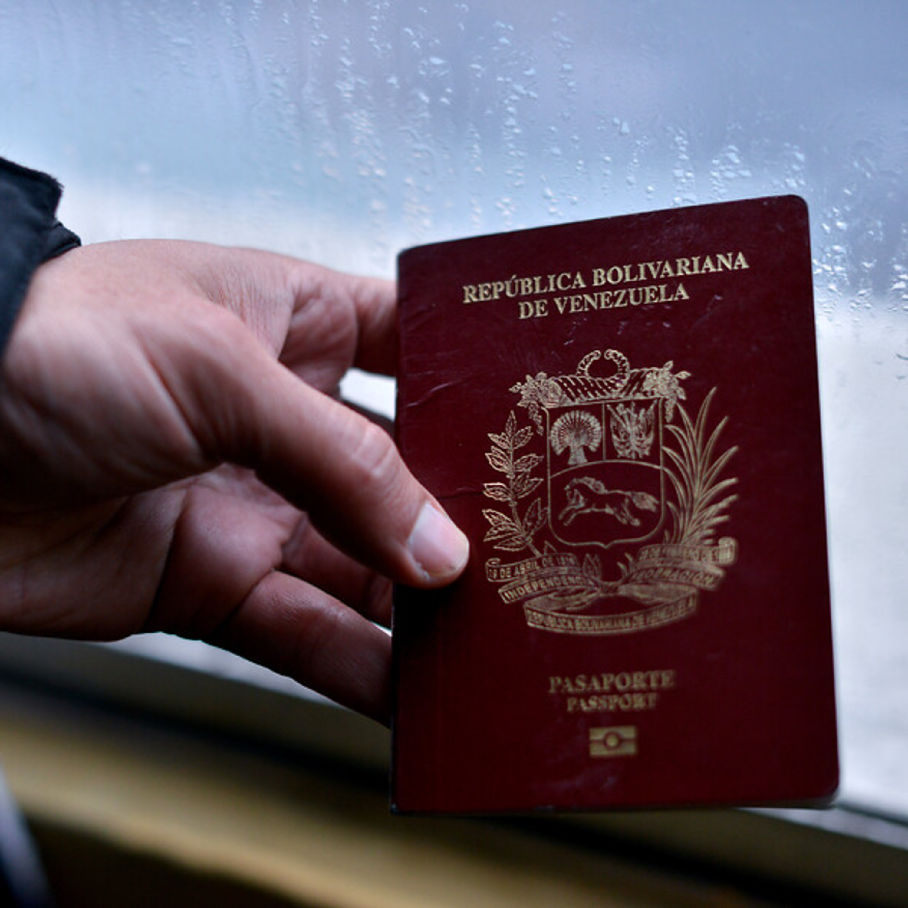 El Gobierno retrocedió en la licitación de pasaportes adjudicada a la empresa China, pero de todas formas pueden recurrir a tribunales episode artwork