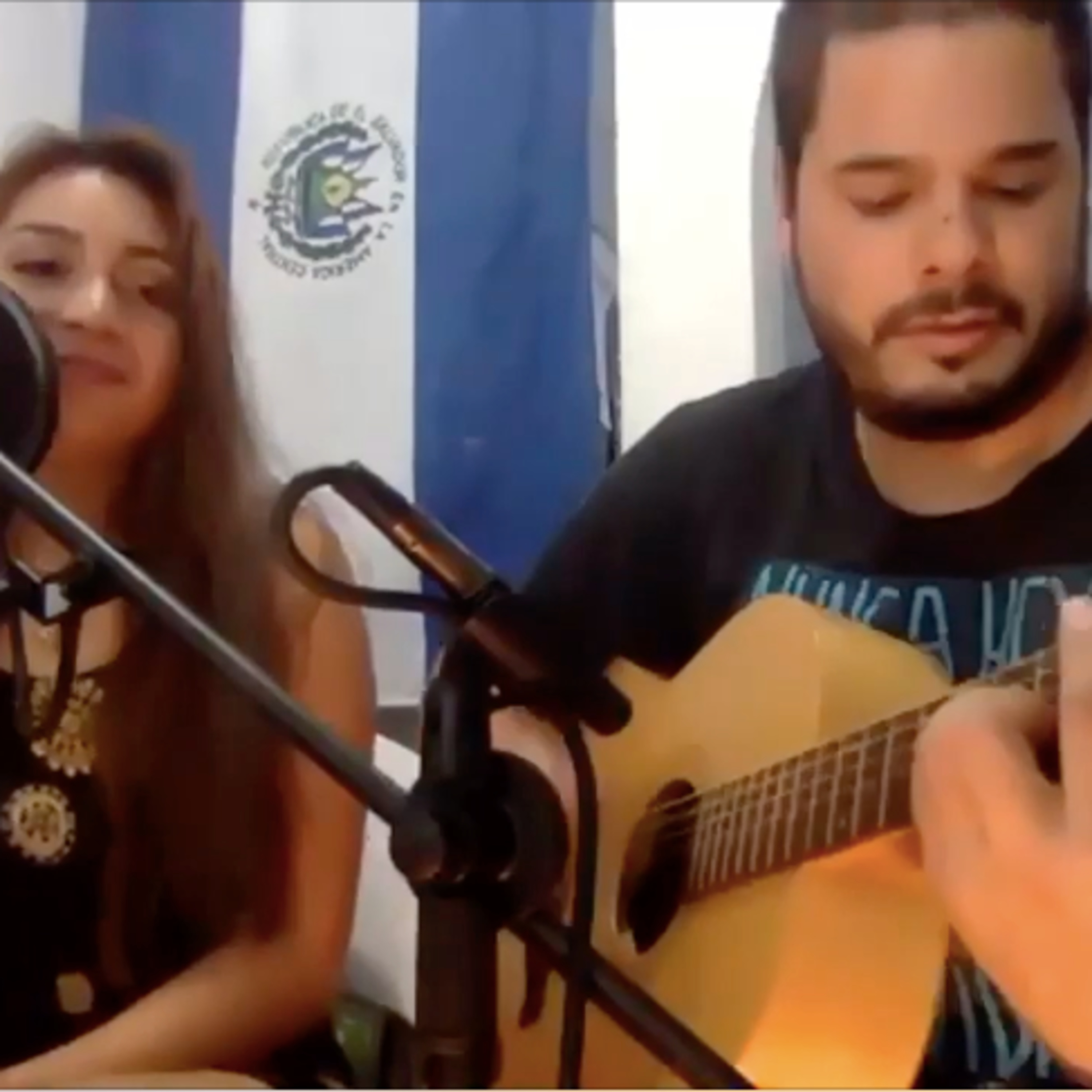 Keluna’s Bilingual Show