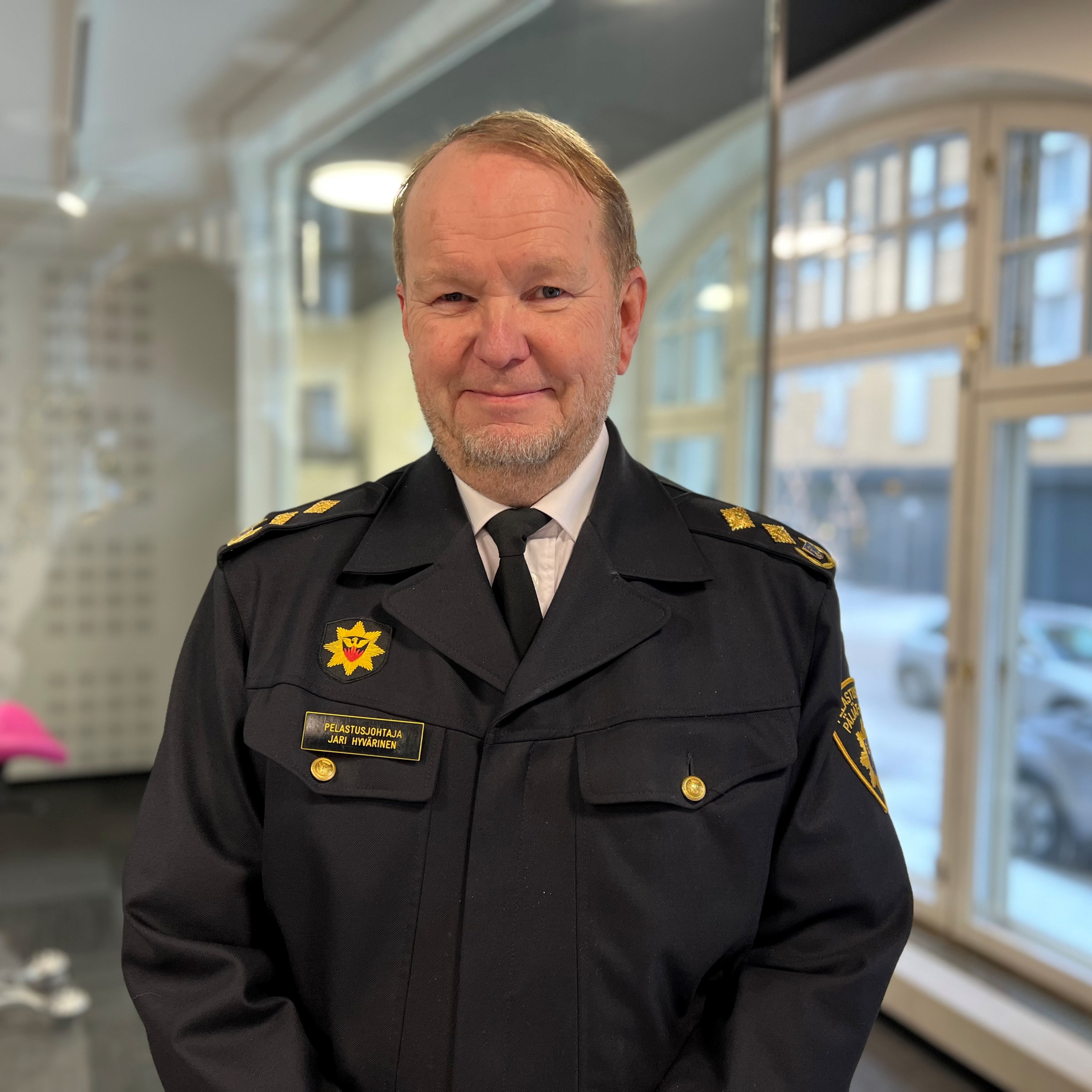 Pelastusjohtaja Jari Hyvärinen kertoo mikä muuttuu, kun pelastustoimi muuttaa hyvinvointialueelle episode artwork