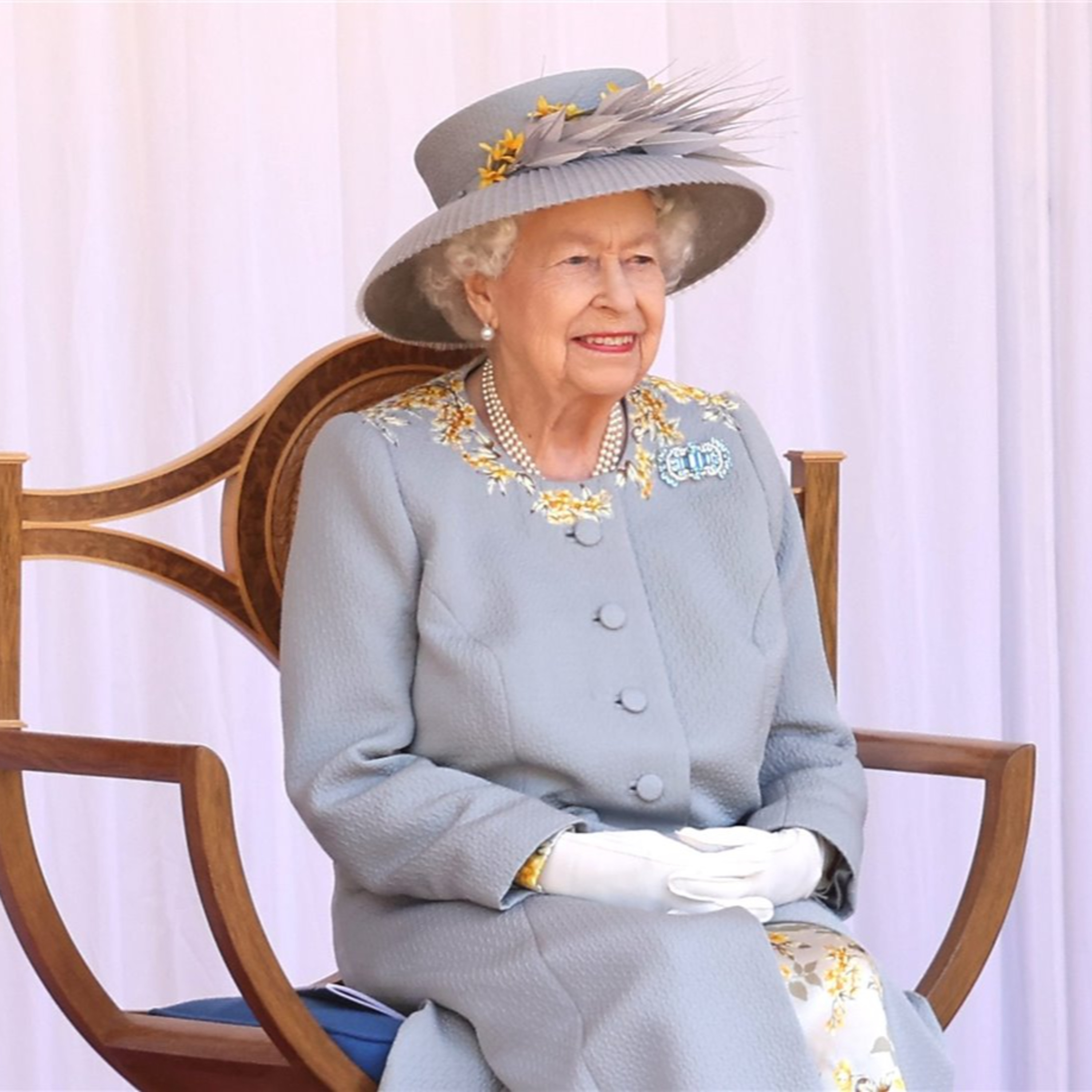 Episodio 2343: La reina Isabel y el Cristo que nos hizo reyes y sacerdotes para reinar episode artwork