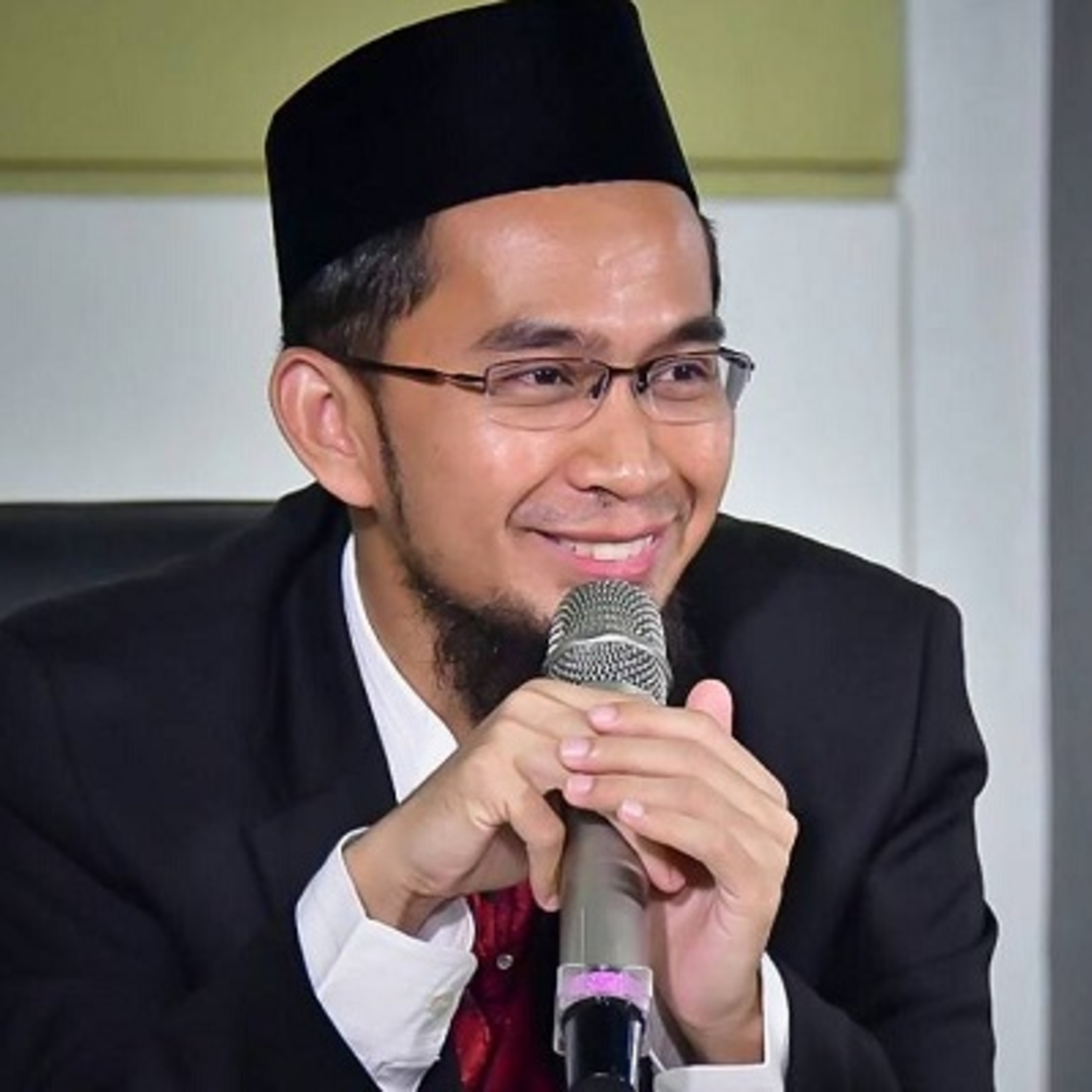 KEUTAMAAN PENGHAFAL AL QURAN - Ust Adi Hidayat episode artwork